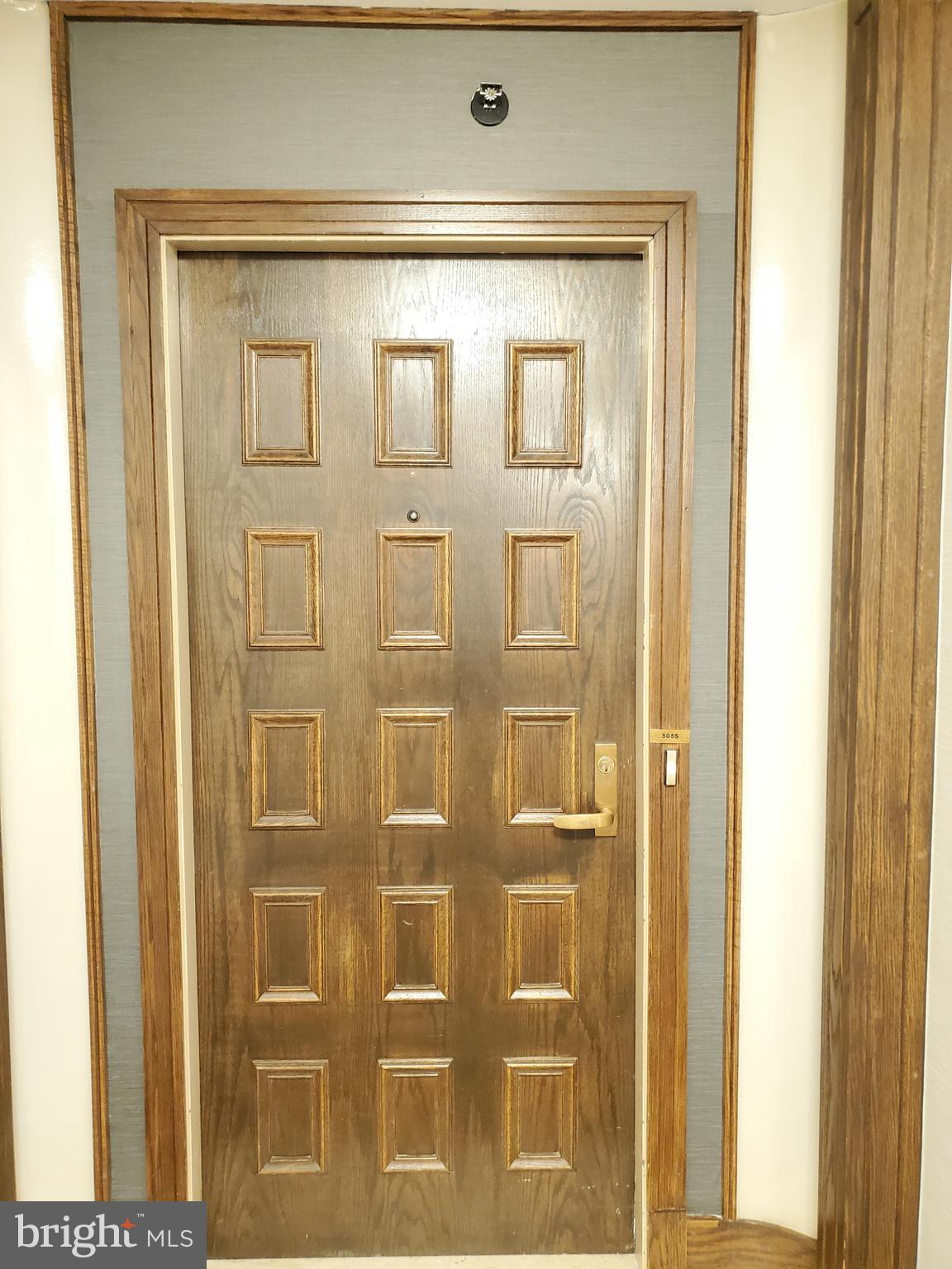 1300 CRYSTAL DR #505S