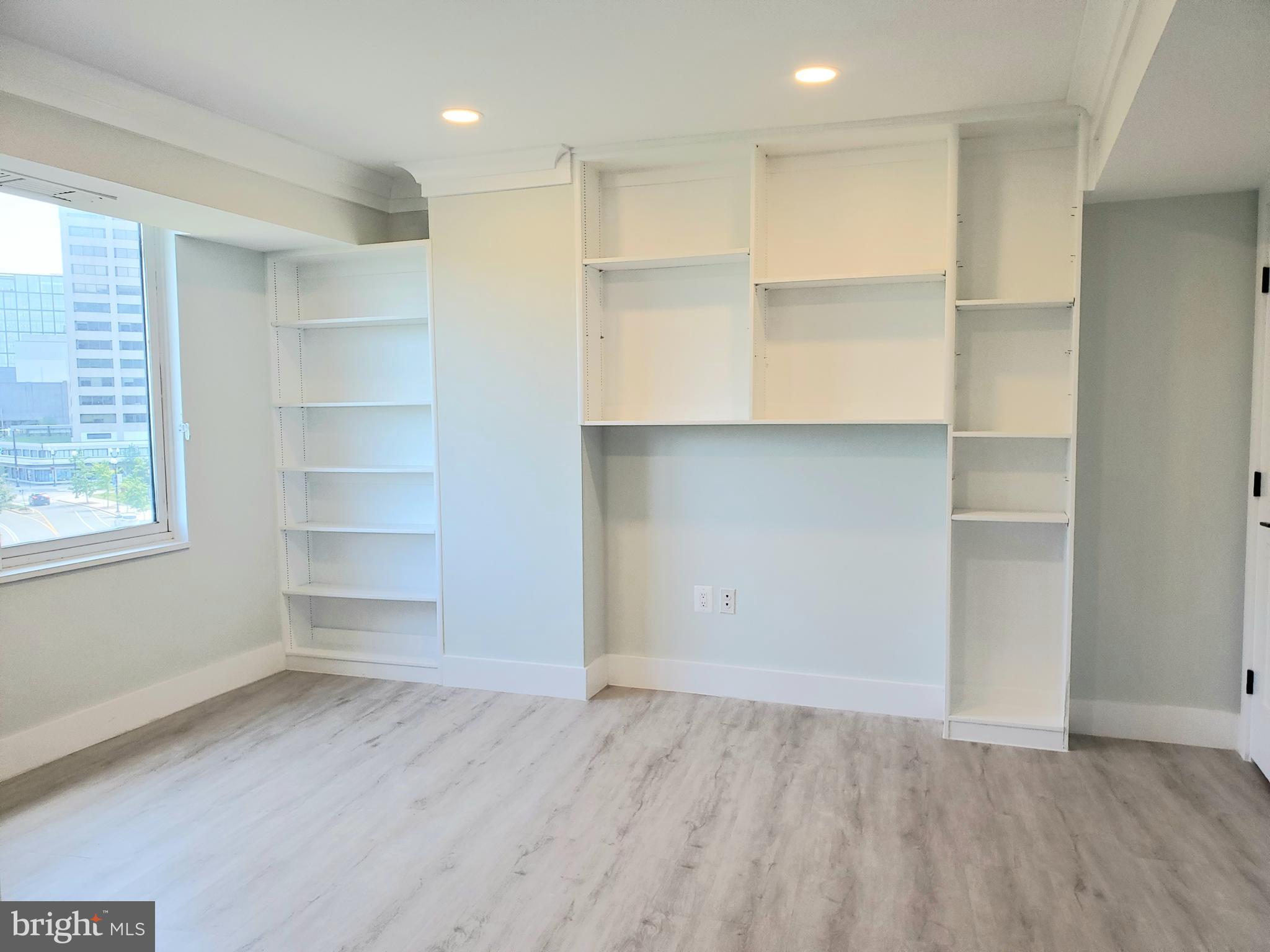 1300 CRYSTAL DR #505S