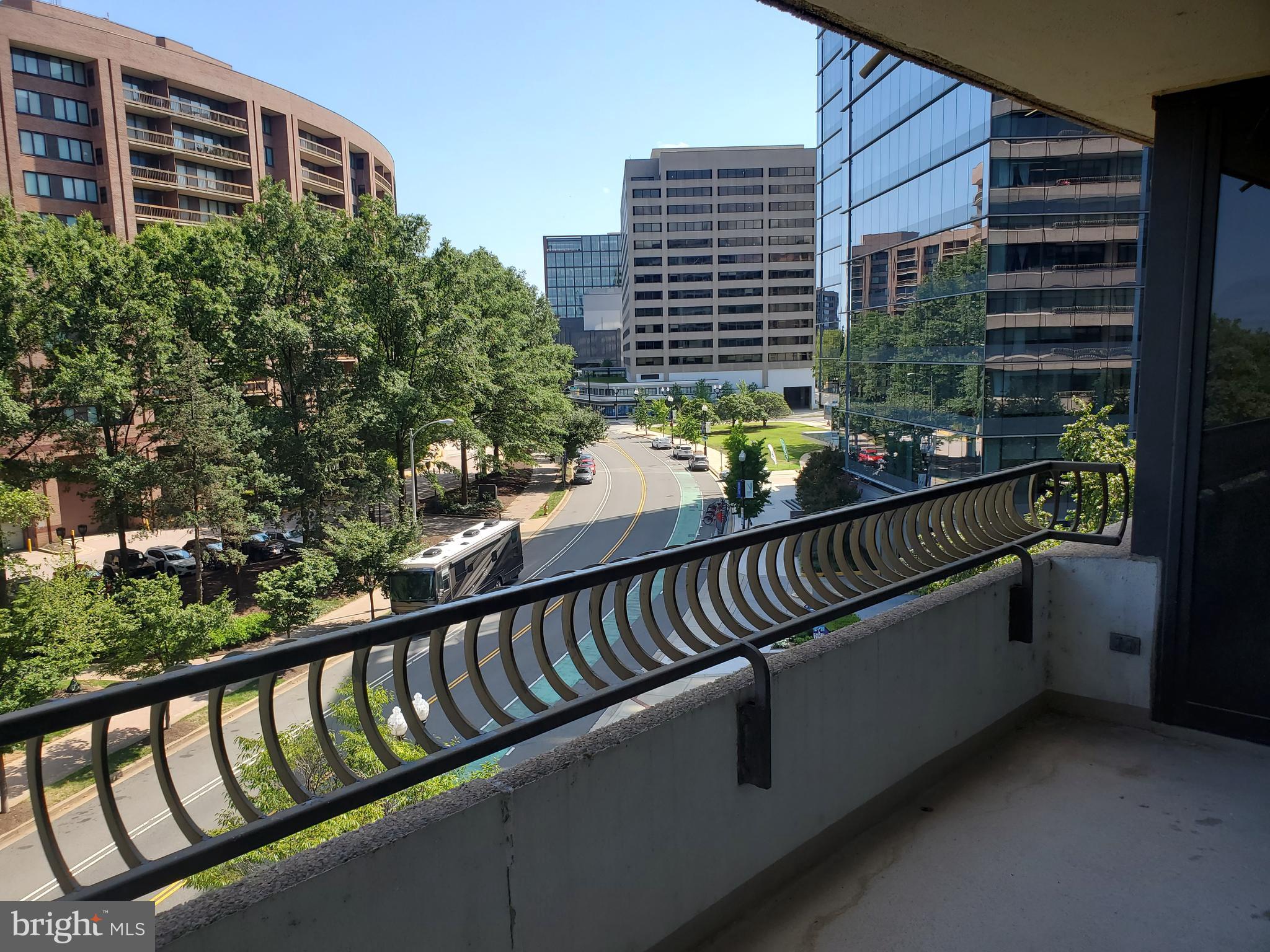 1300 CRYSTAL DR #505S