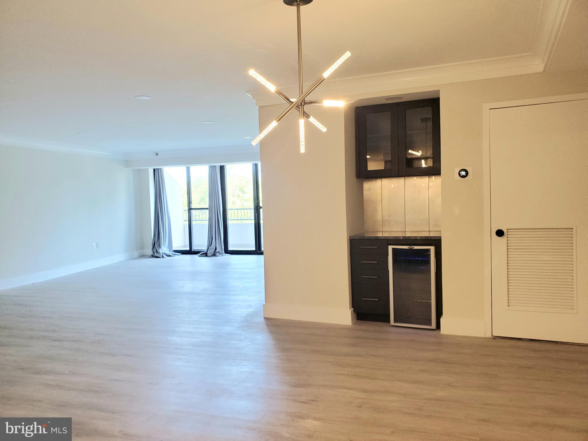 1300 CRYSTAL DR #505S