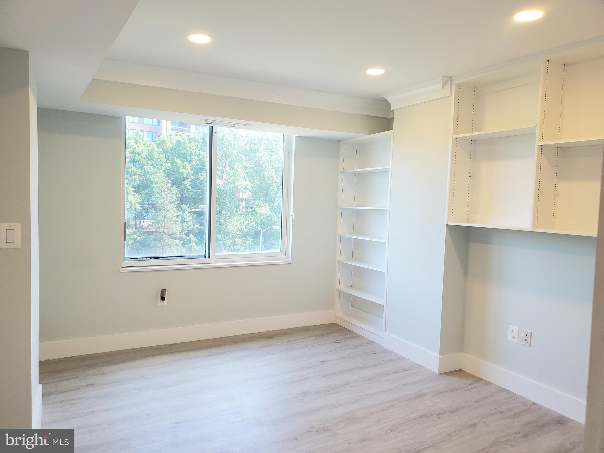 1300 CRYSTAL DR #505S