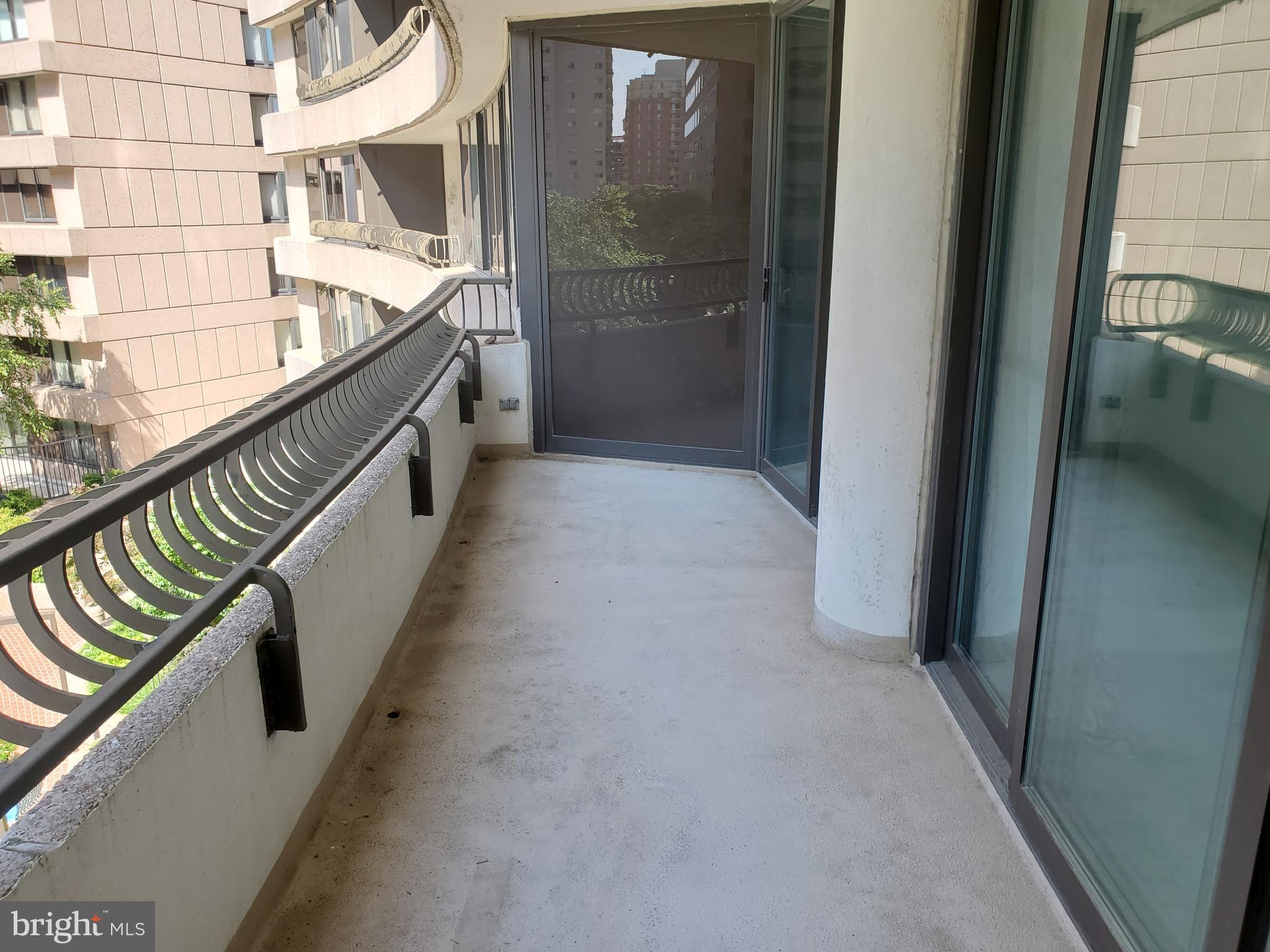 1300 CRYSTAL DR #505S