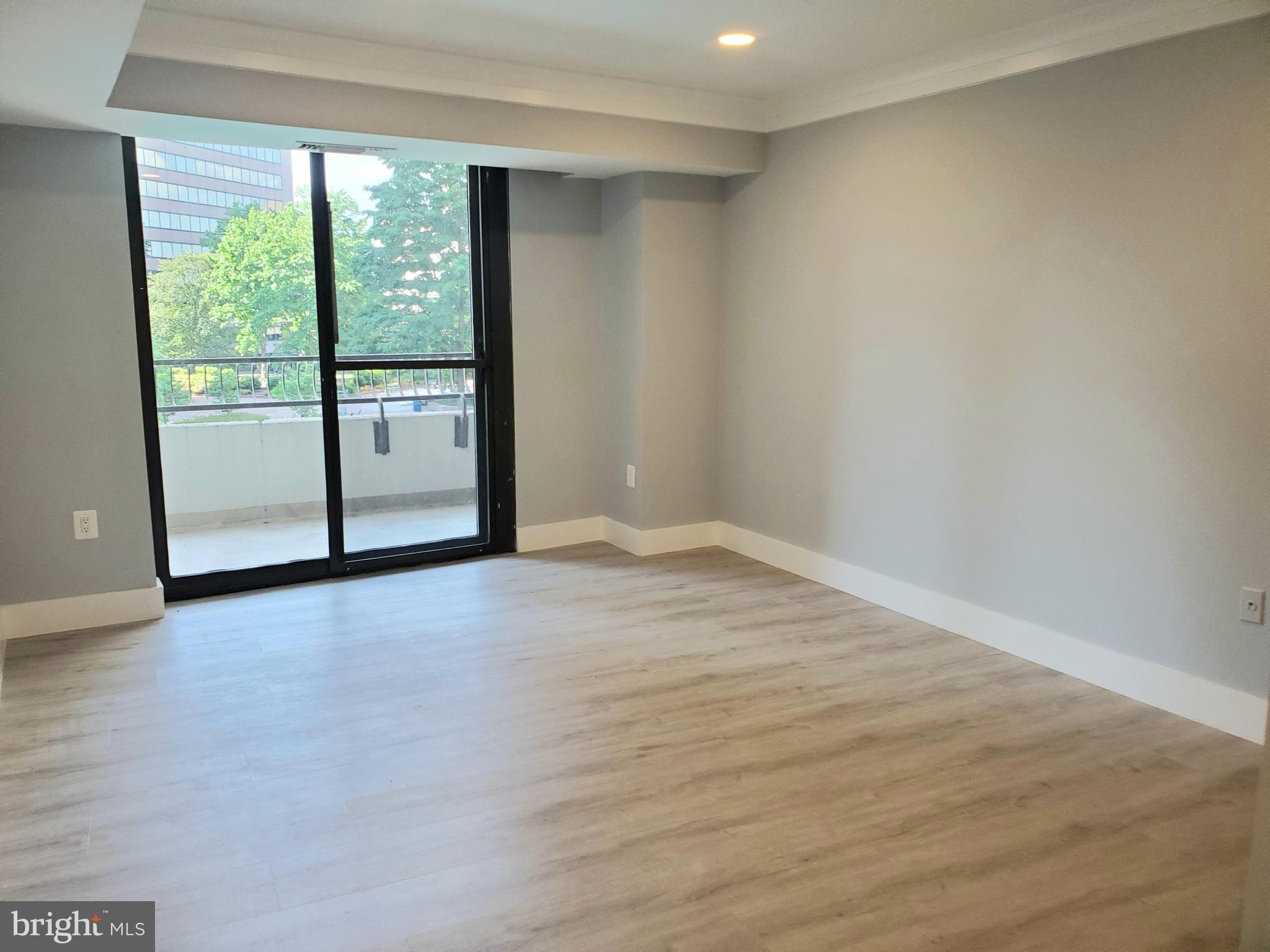 1300 CRYSTAL DR #505S