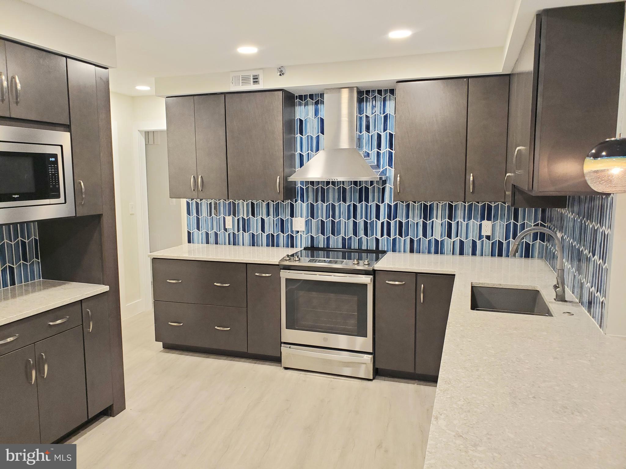 1300 CRYSTAL DR #505S