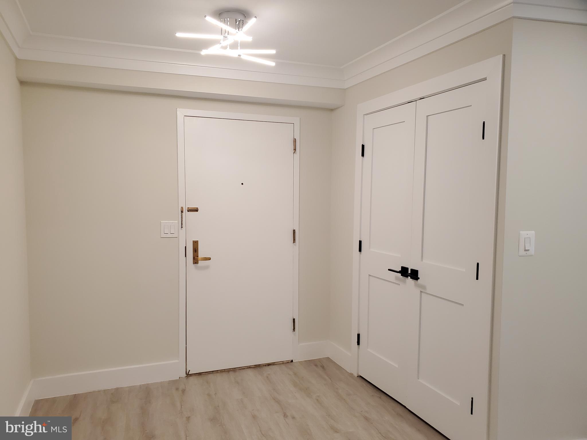 1300 CRYSTAL DR #505S