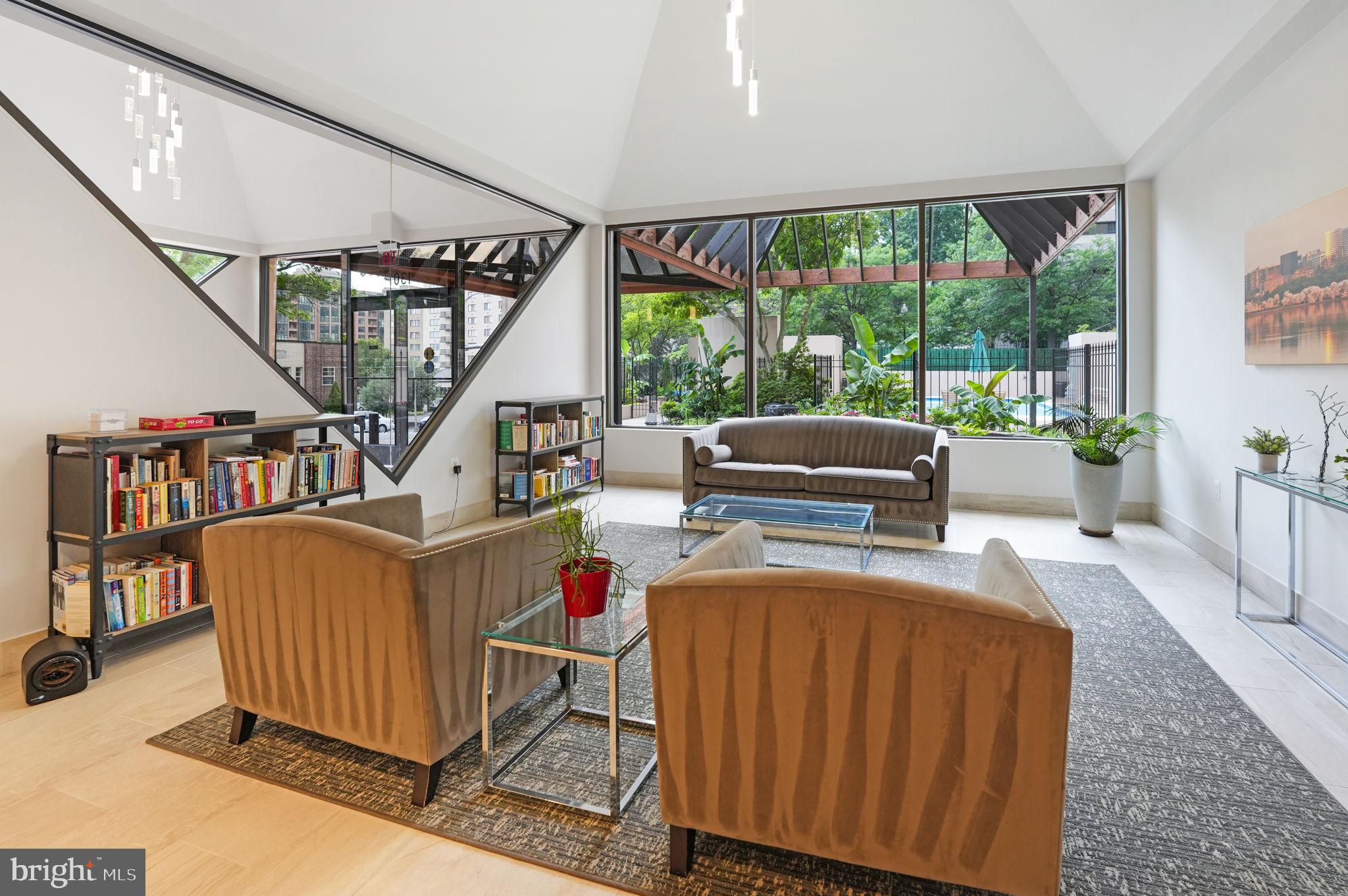 1301 N Courthouse Rd #1601