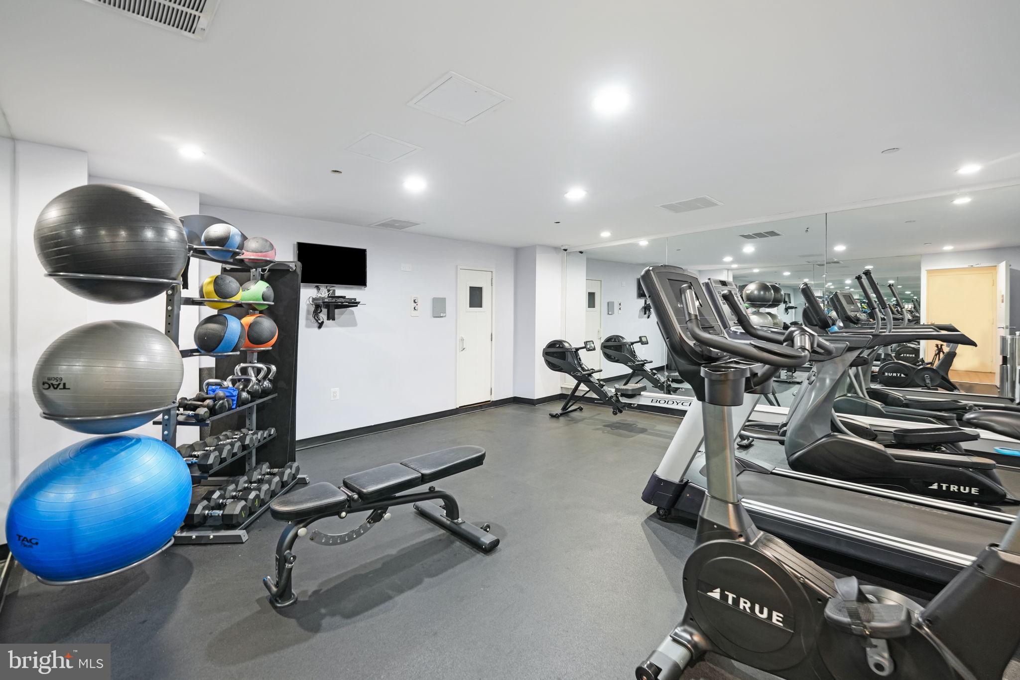 1301 N Courthouse Rd #1601