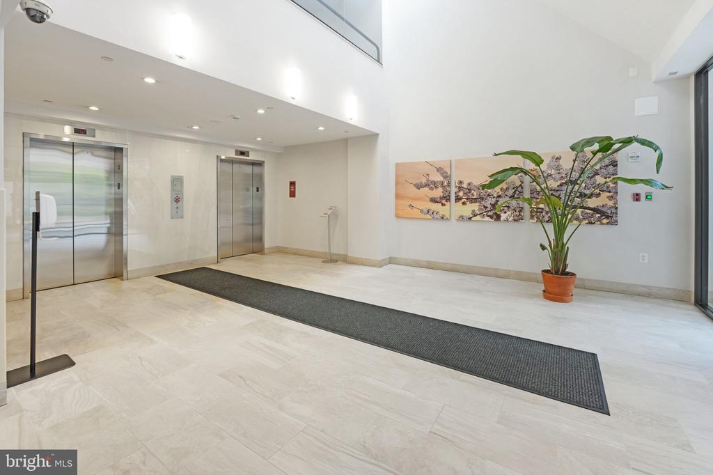 1301 N Courthouse Rd #1601