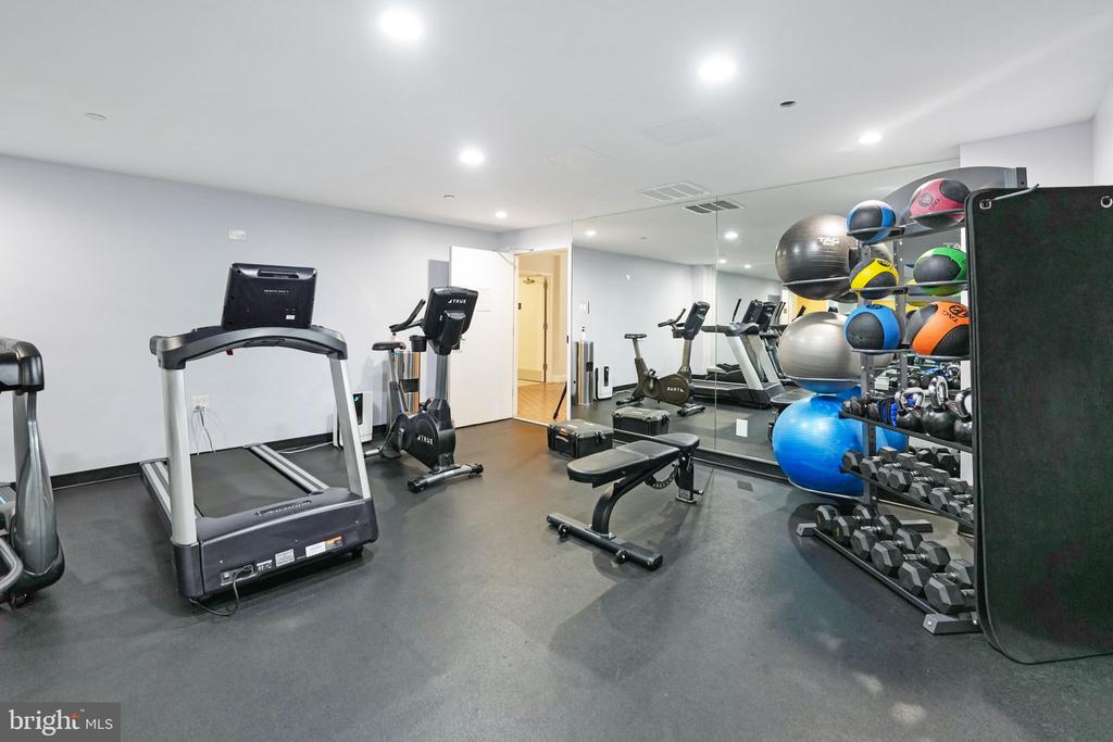 1301 N Courthouse Rd #1601