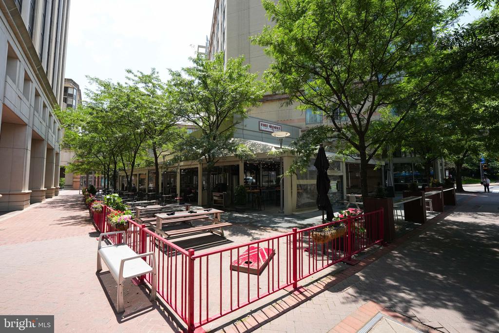 1301 N Courthouse Rd #1601