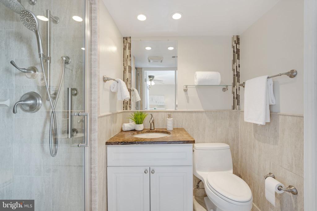 1301 N Courthouse Rd #1601