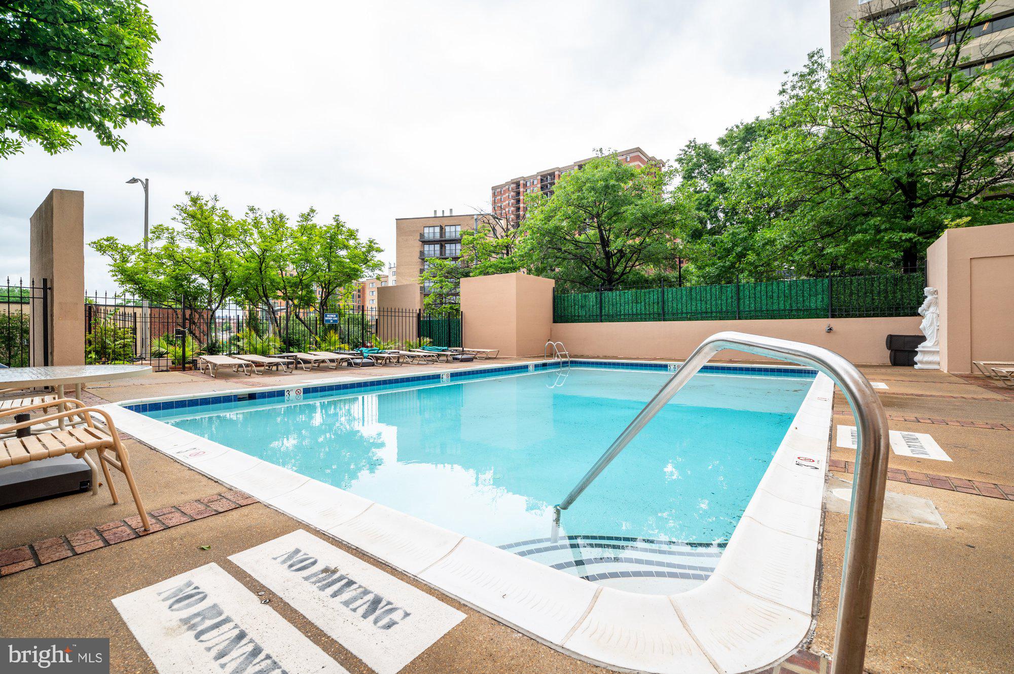 1301 N Courthouse Rd #1601