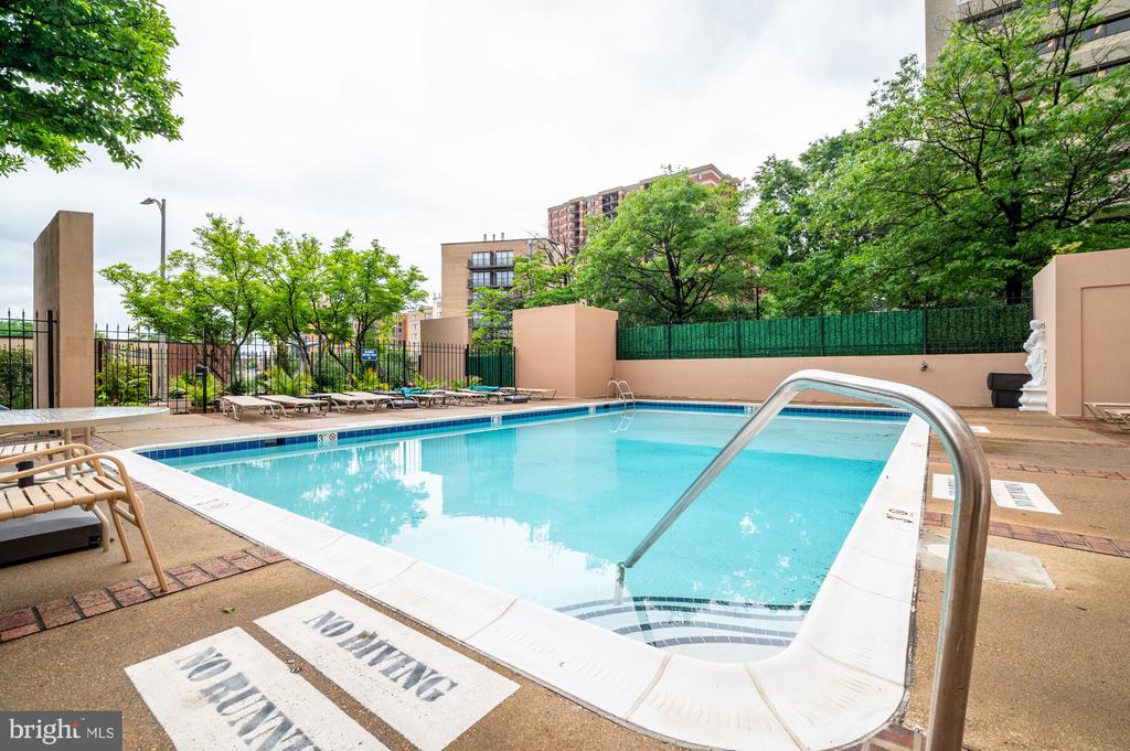 1301 N Courthouse Rd #1601