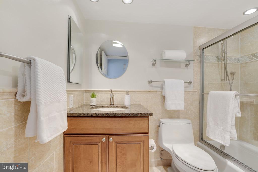 1301 N Courthouse Rd #1601