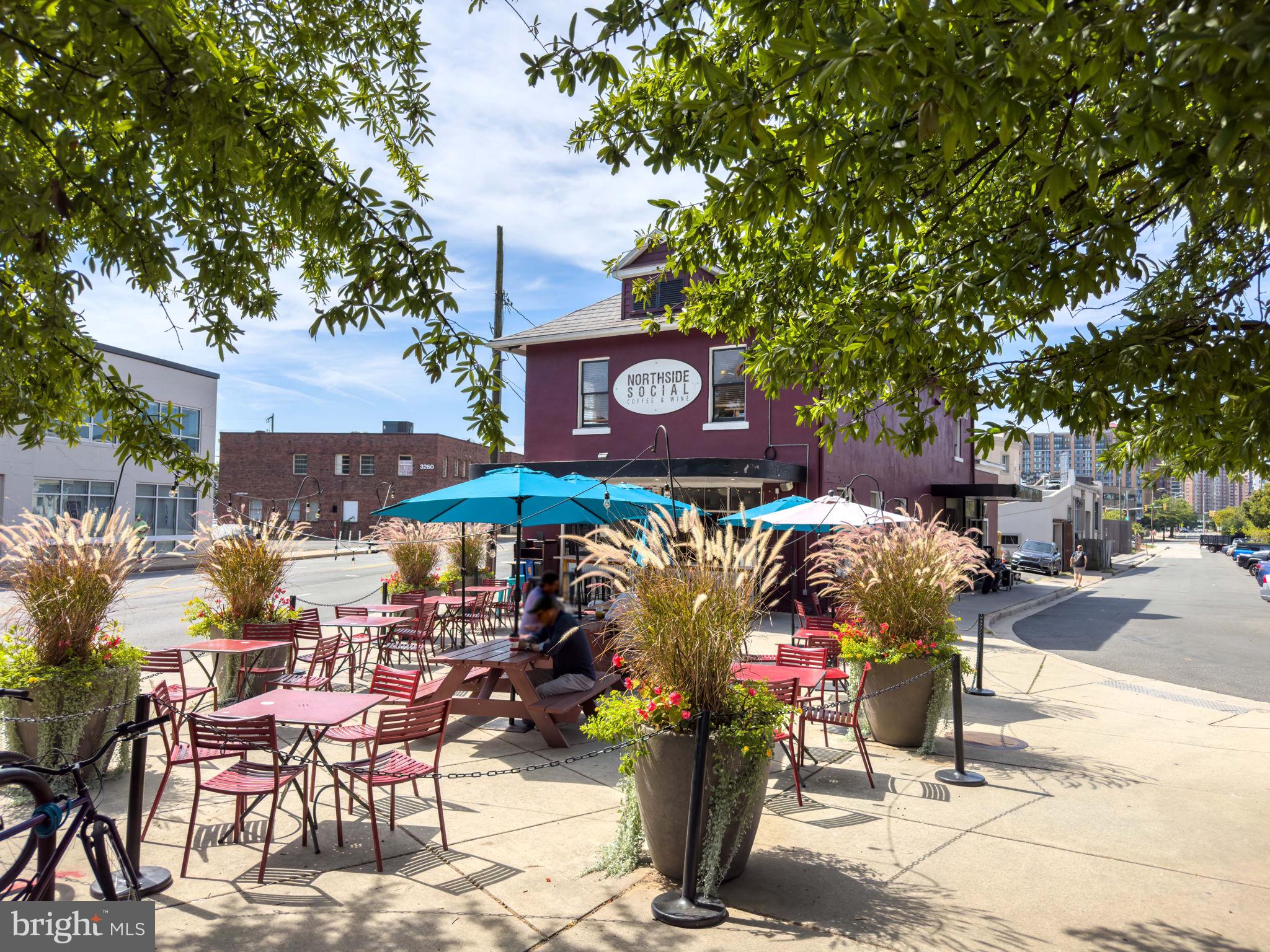 1301 N Courthouse Rd #1404