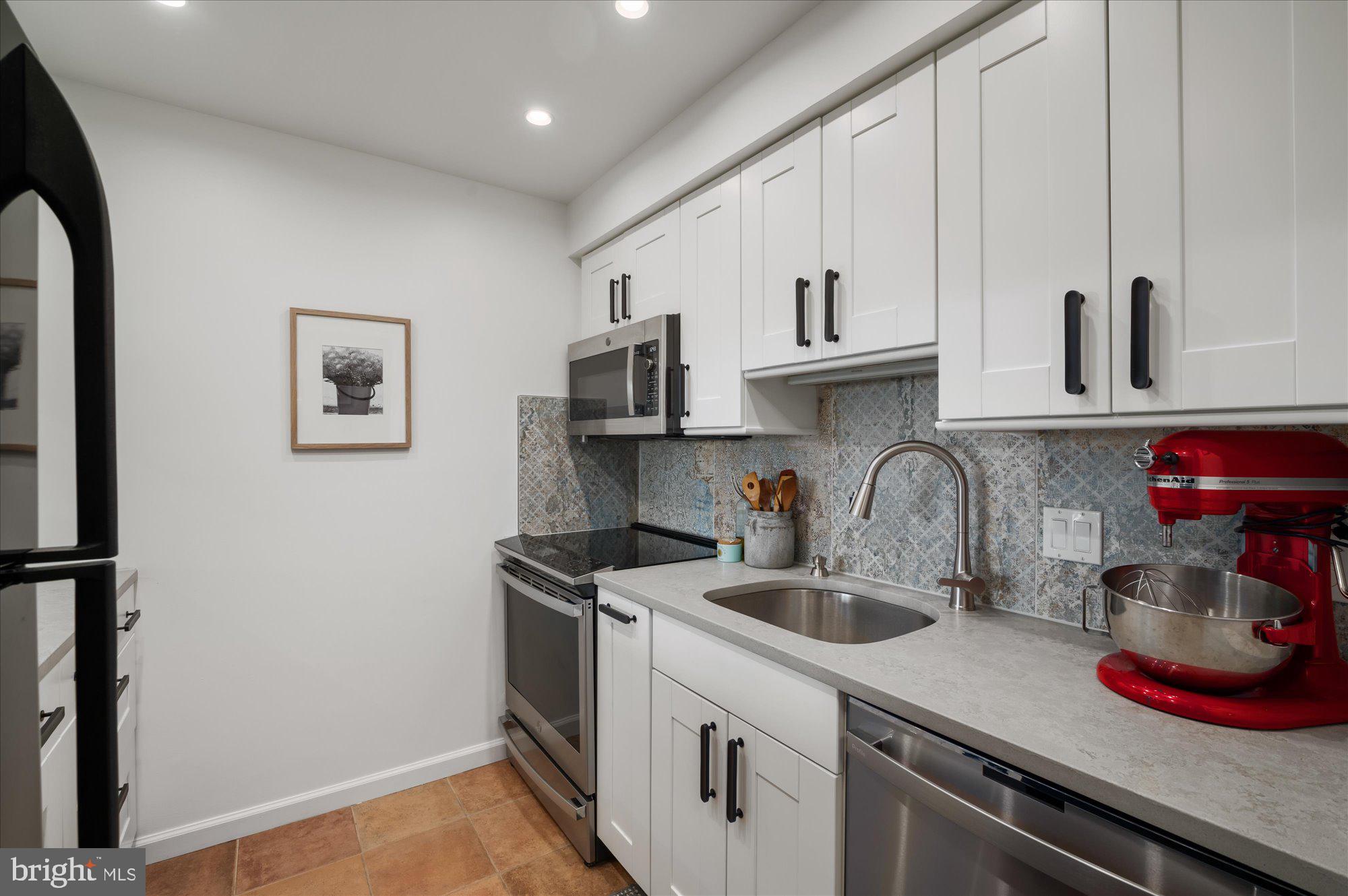 1301 N Courthouse Rd #1404