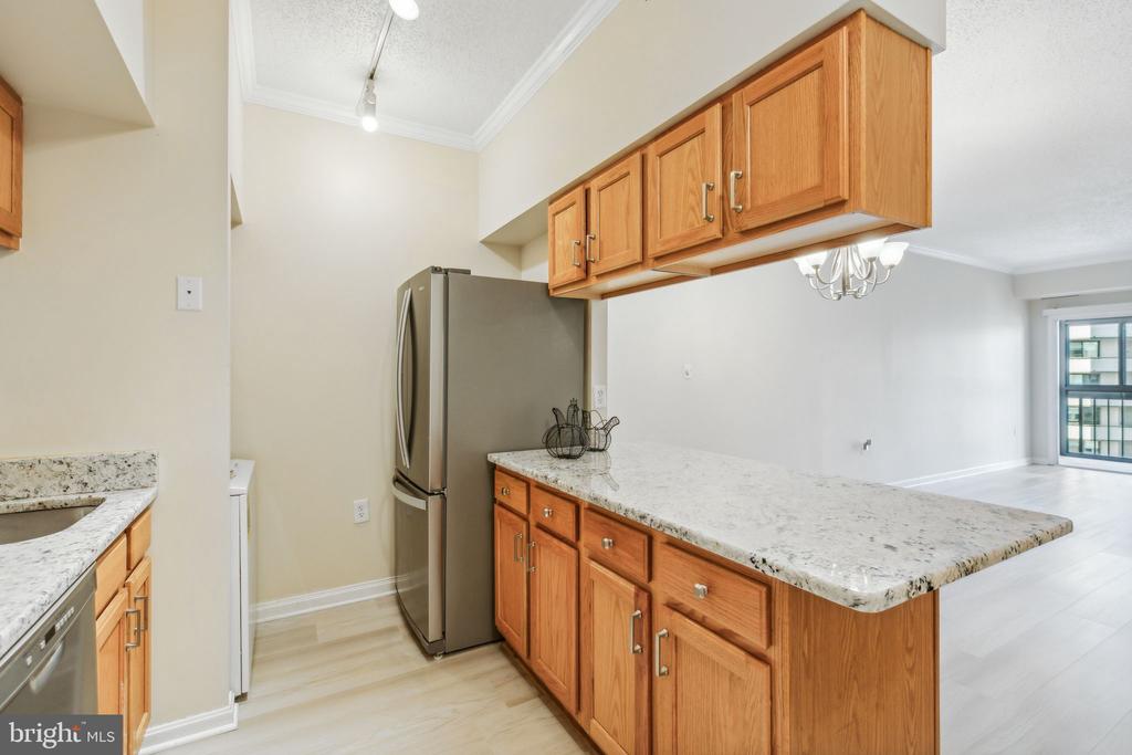 1211 S Eads St #1211