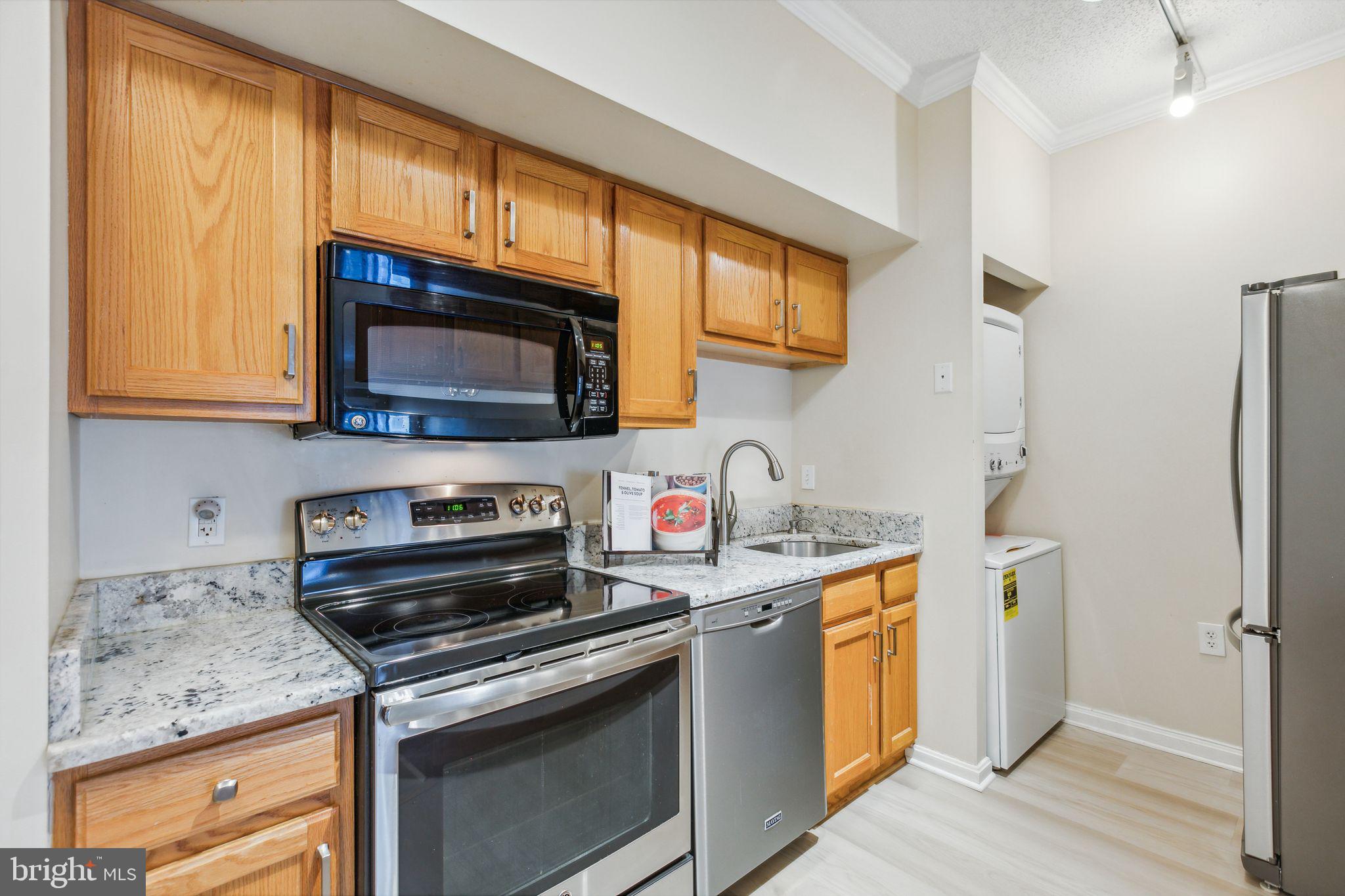1211 S Eads St #1211