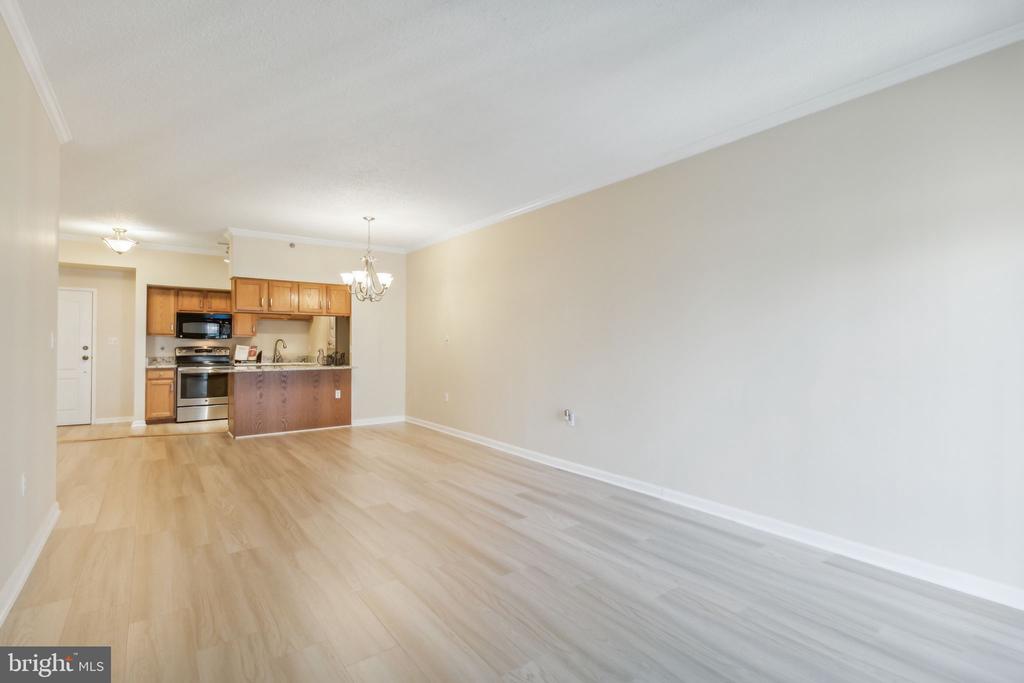 1211 S Eads St #1211