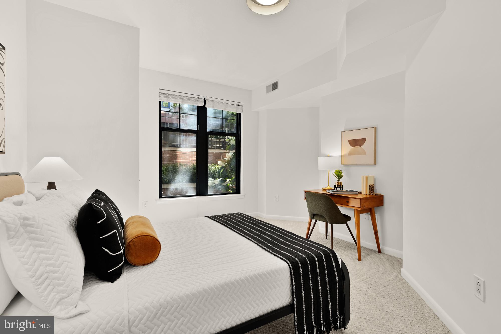 1021 N Garfield St #B37