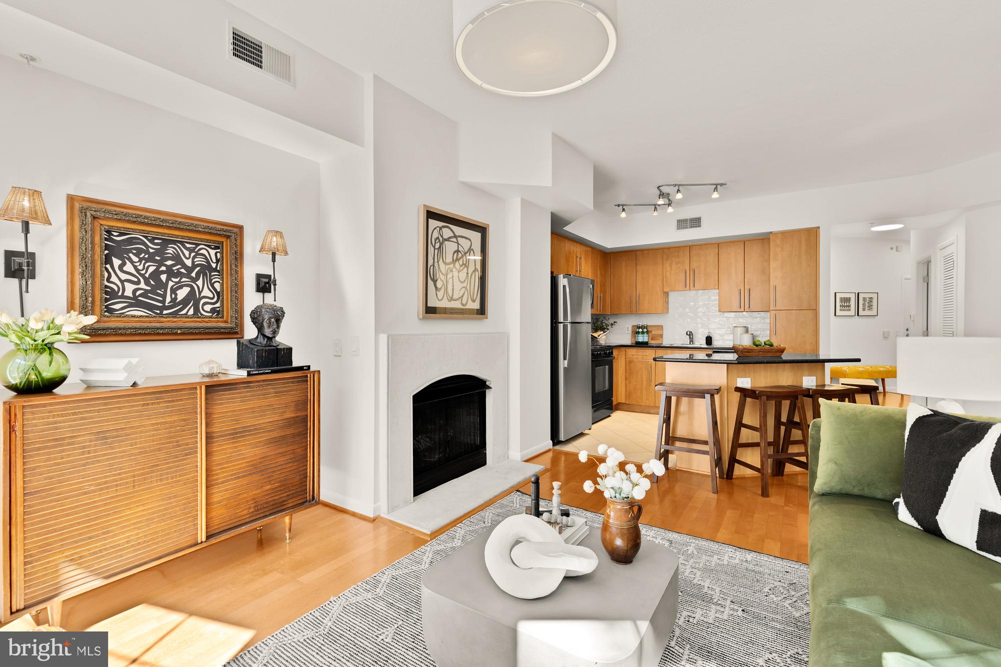 1021 N Garfield St #B37