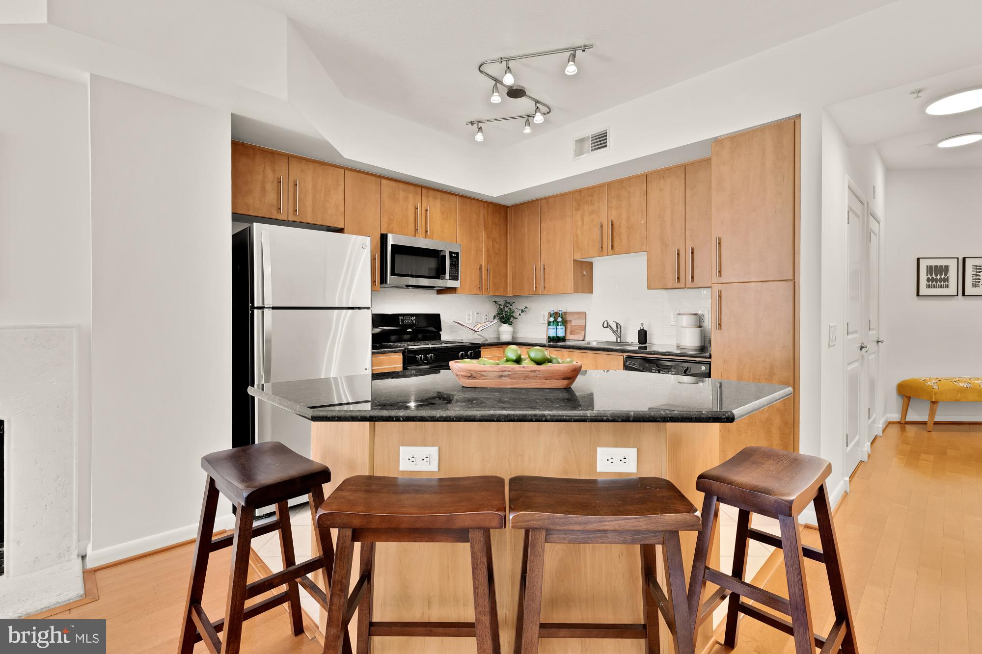 1021 N Garfield St #B37