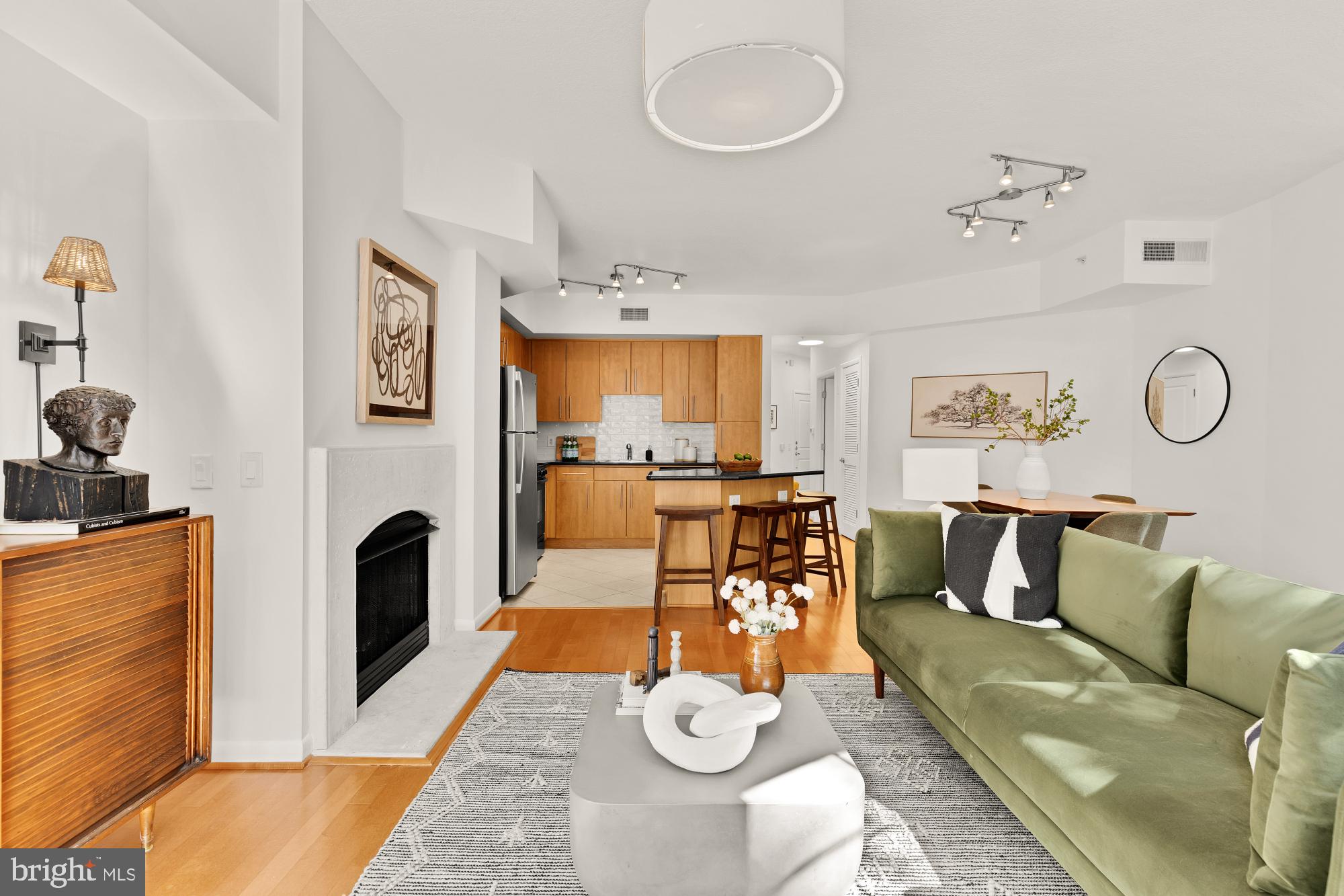 1021 N Garfield St #B37