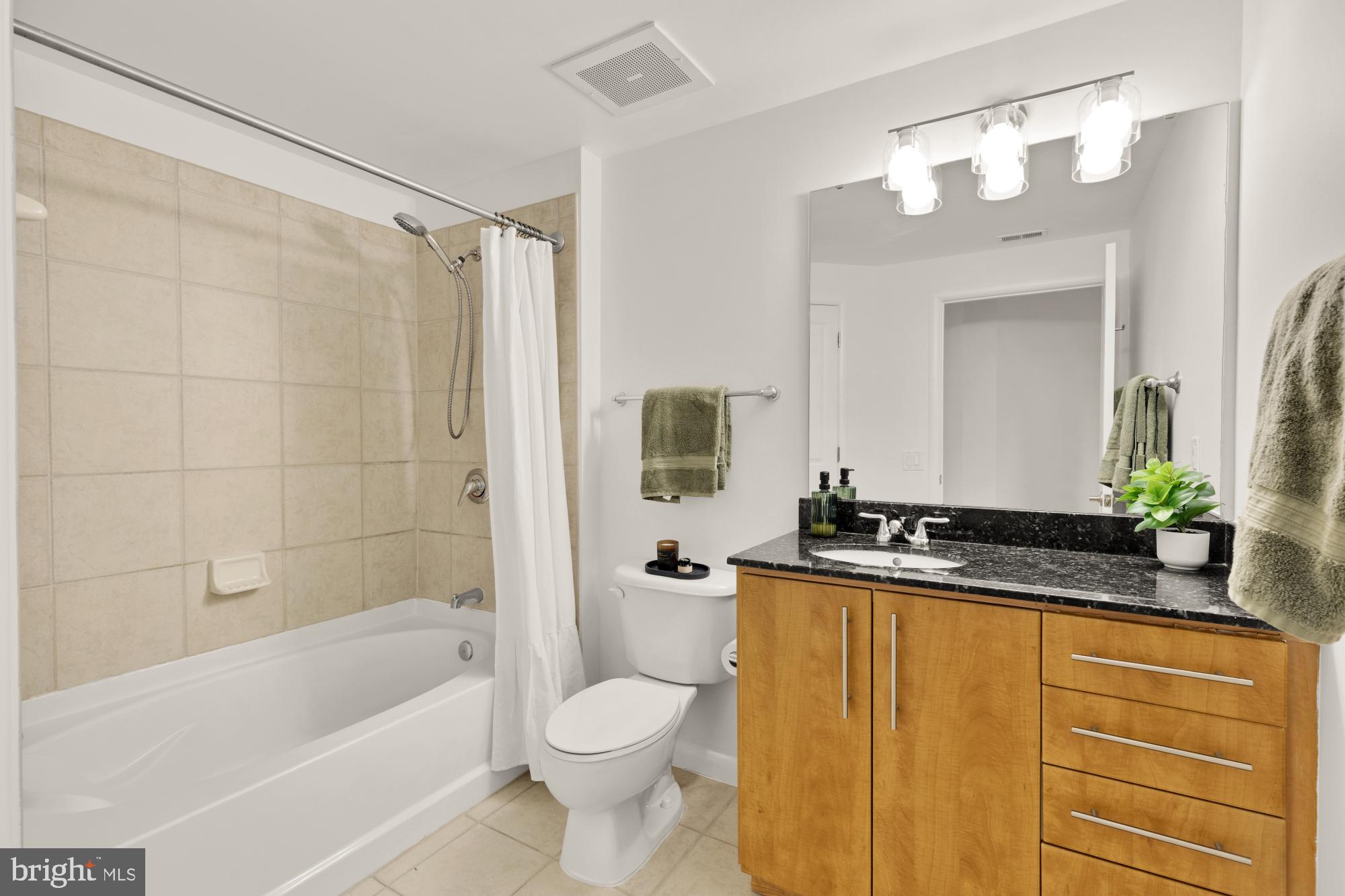 1021 N Garfield St #B37