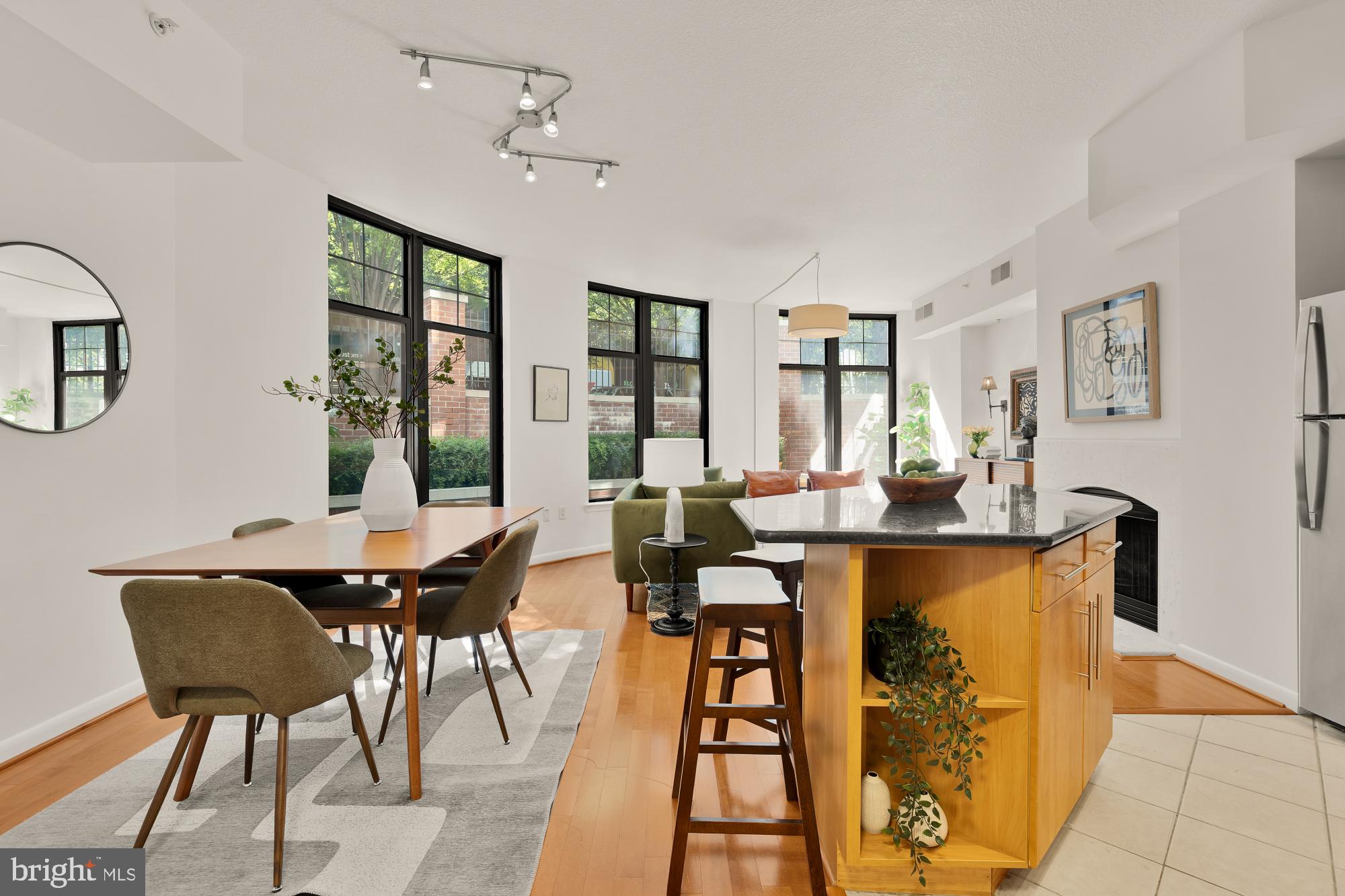 1021 N Garfield St #B37