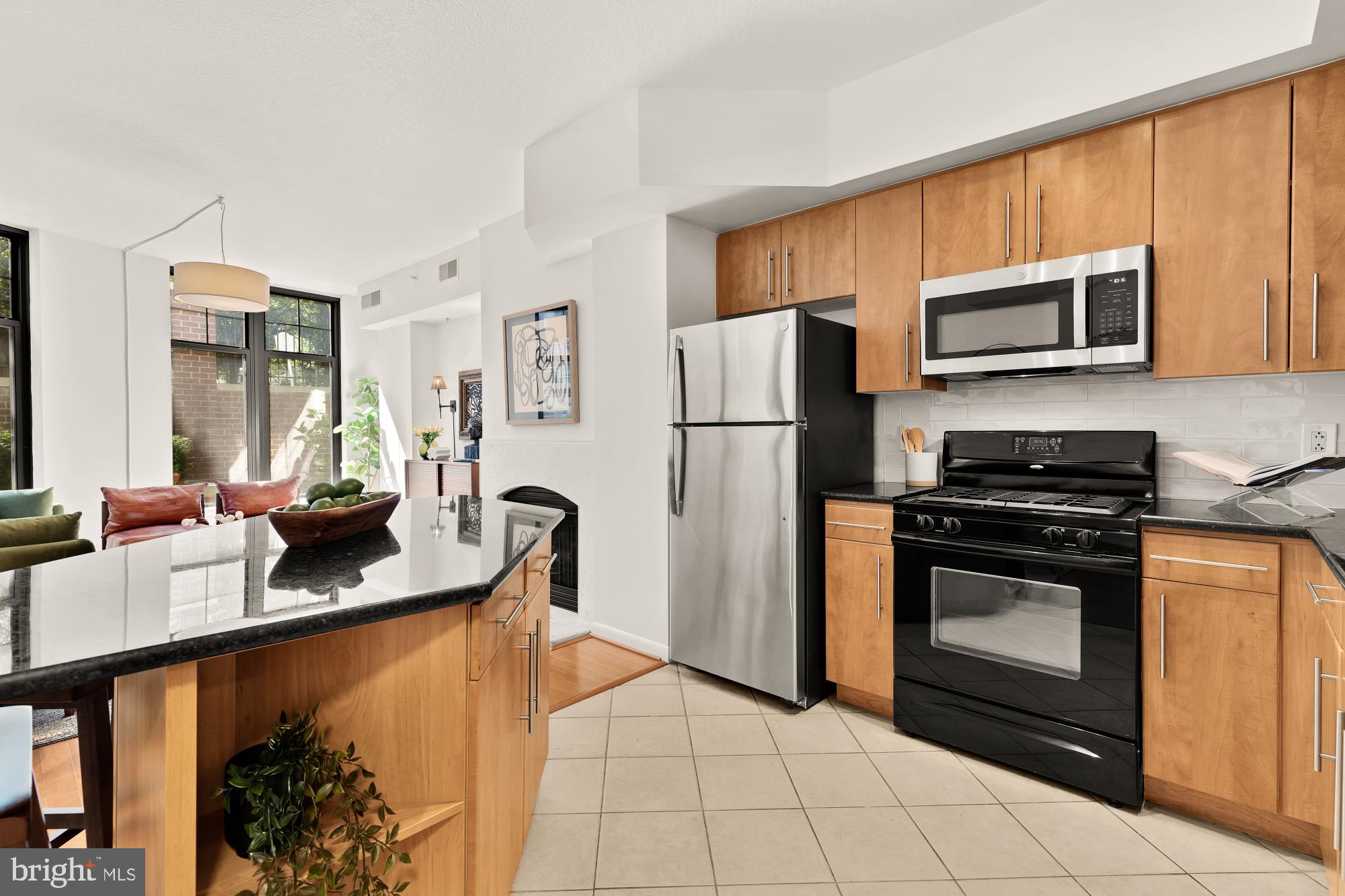 1021 N Garfield St #B37