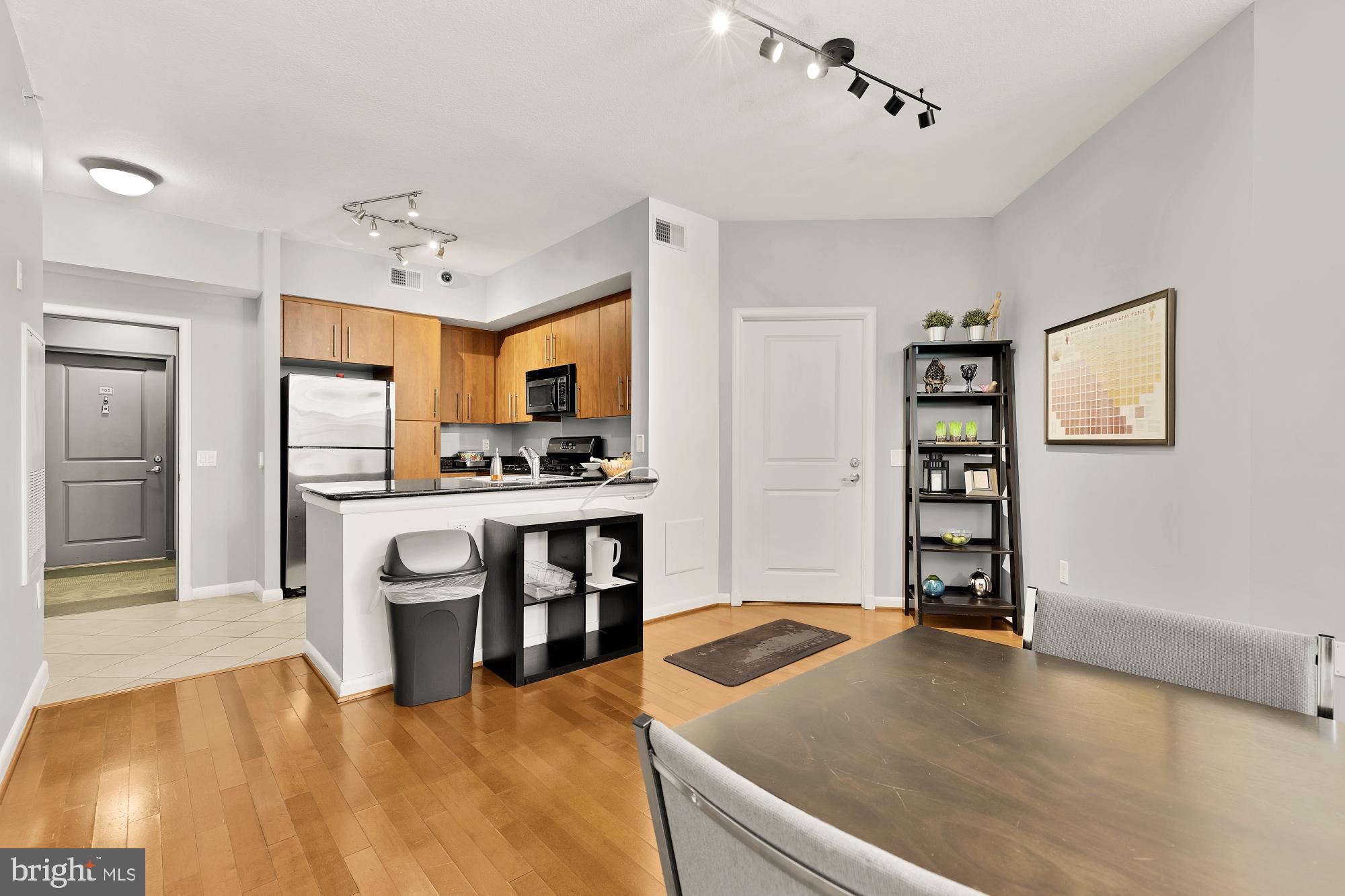 1021 N Garfield St #B37