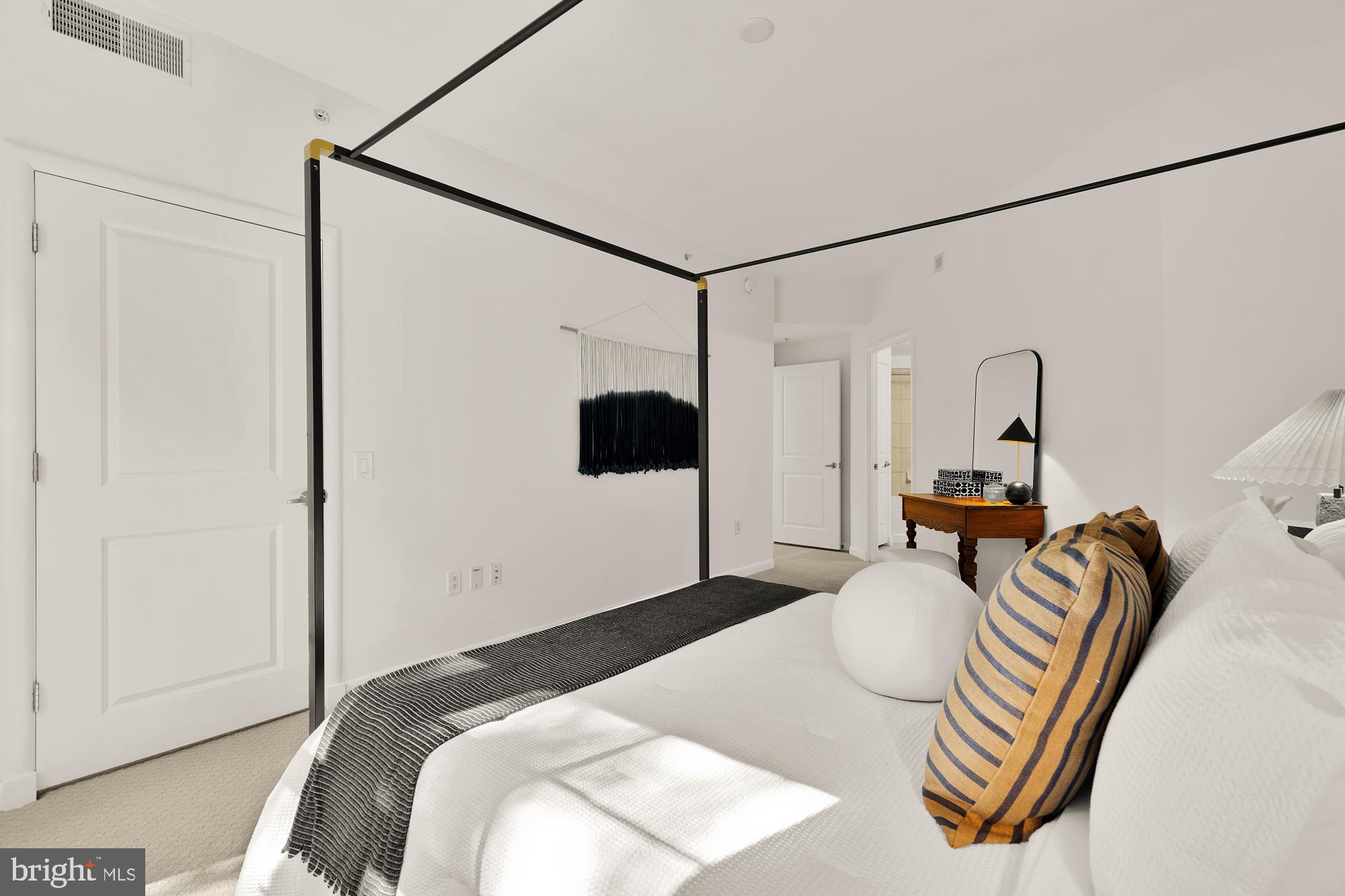 1021 N Garfield St #B37