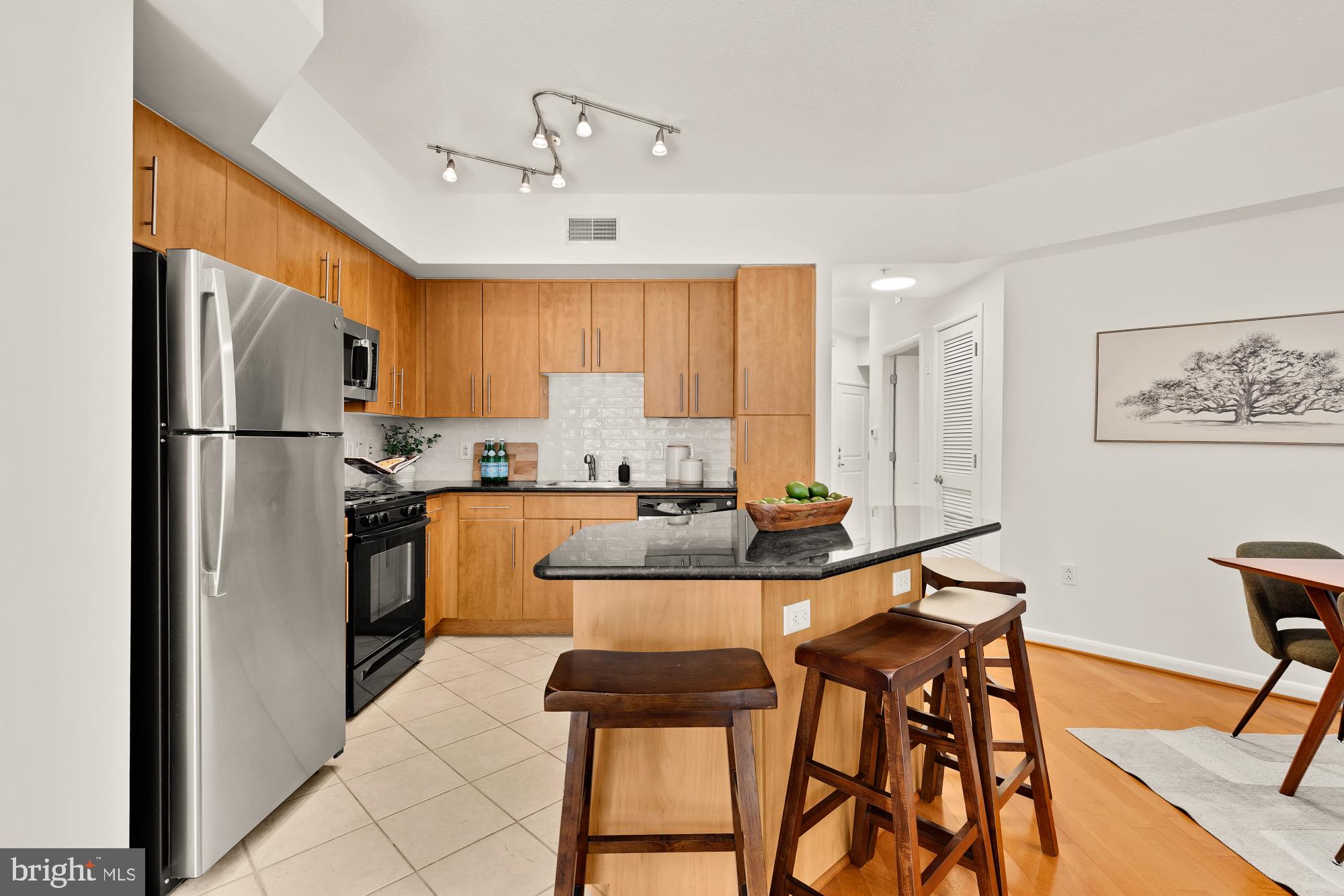 1021 N Garfield St #B37