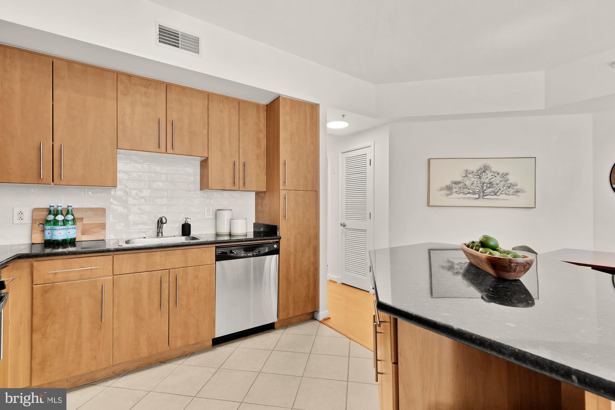 1021 N Garfield St #B37