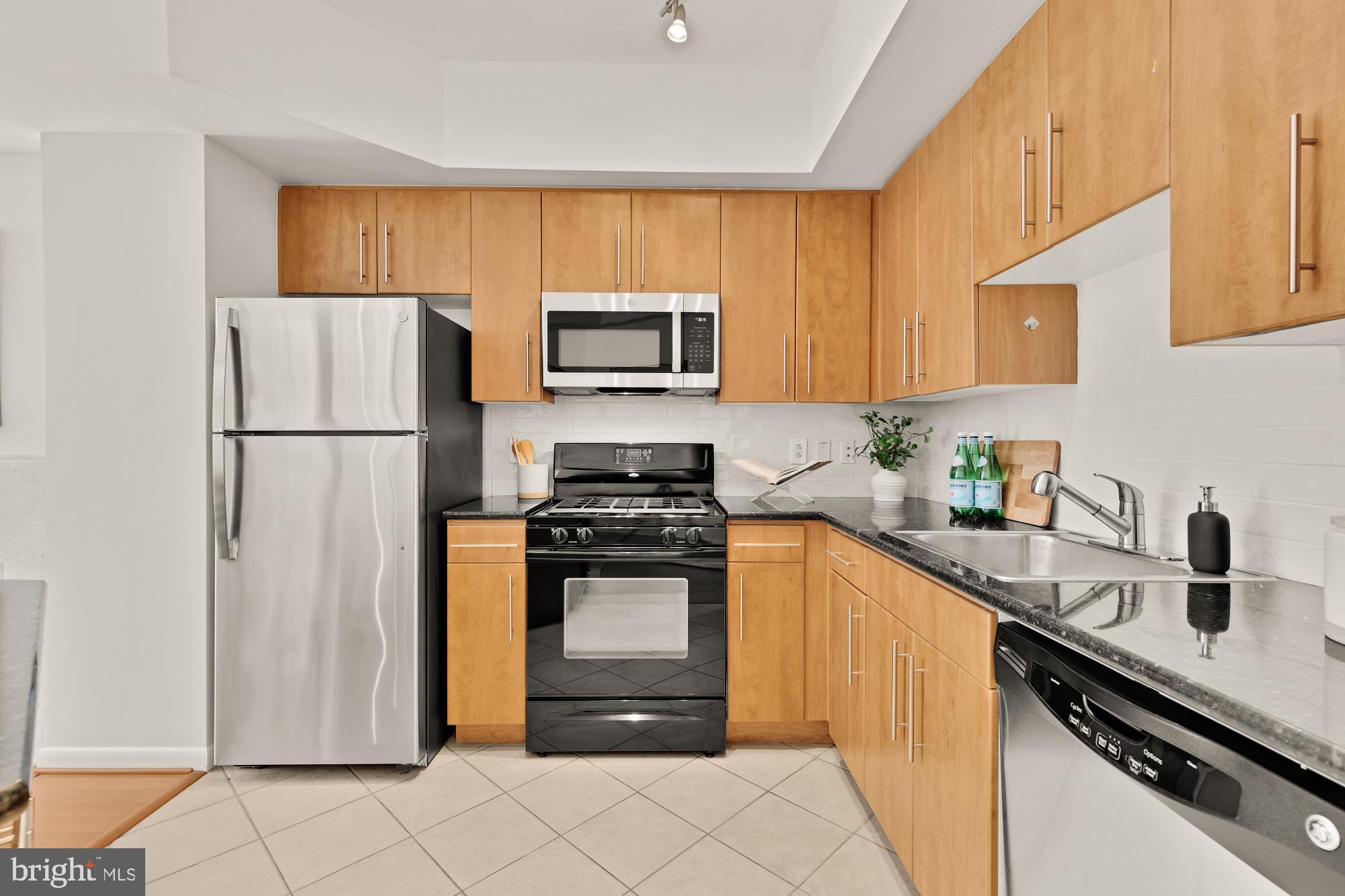 1021 N Garfield St #B37