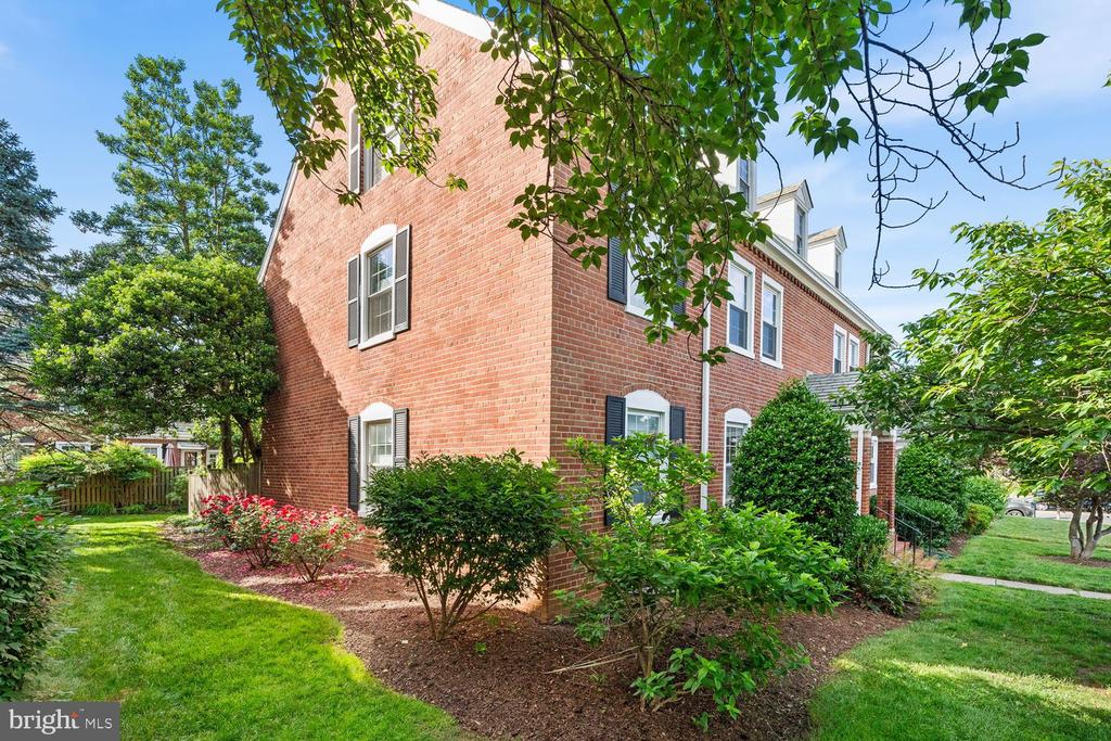 4520 36TH STREET S Unit: B2