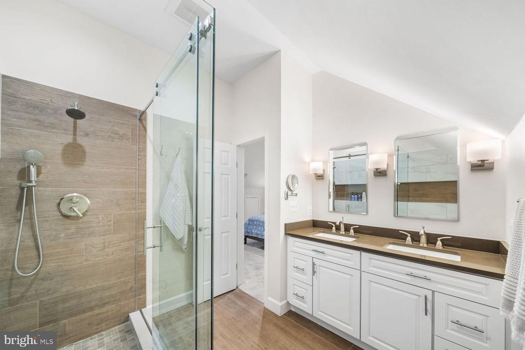4520 36TH STREET S Unit: B2