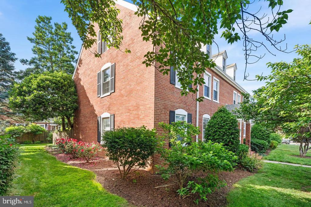 4520 36TH STREET S Unit: B2
