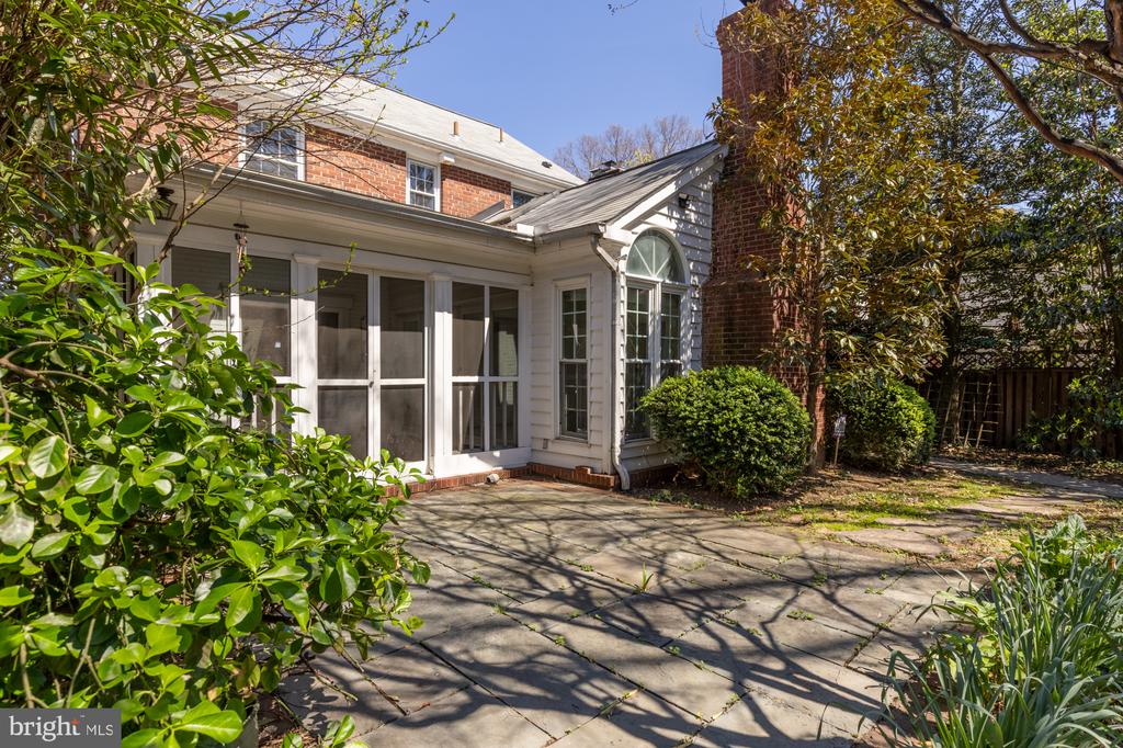 2404 KING STREET
