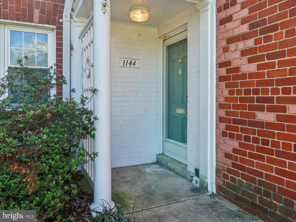1144 VALLEY DRIVE