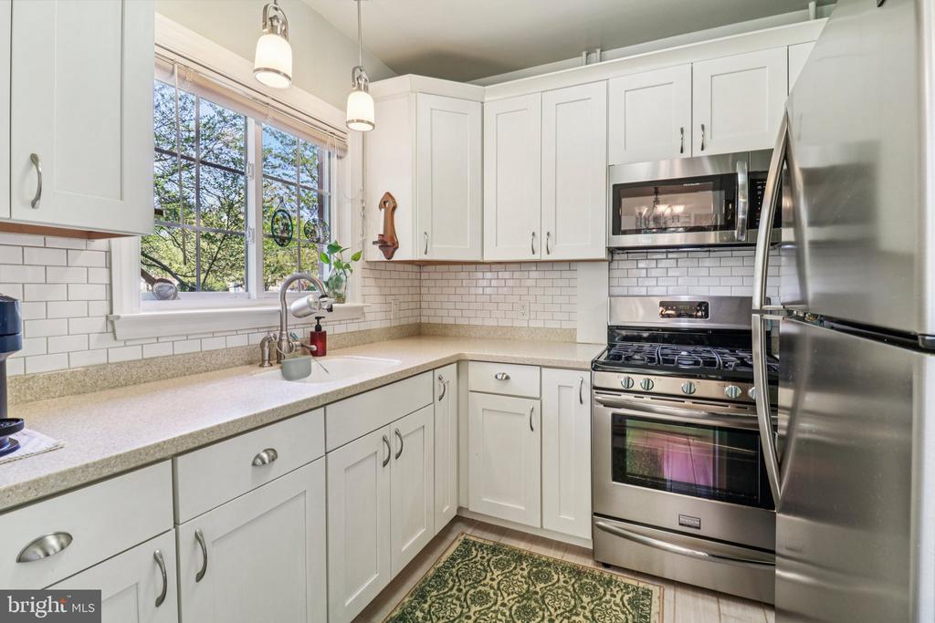 1144 VALLEY DRIVE