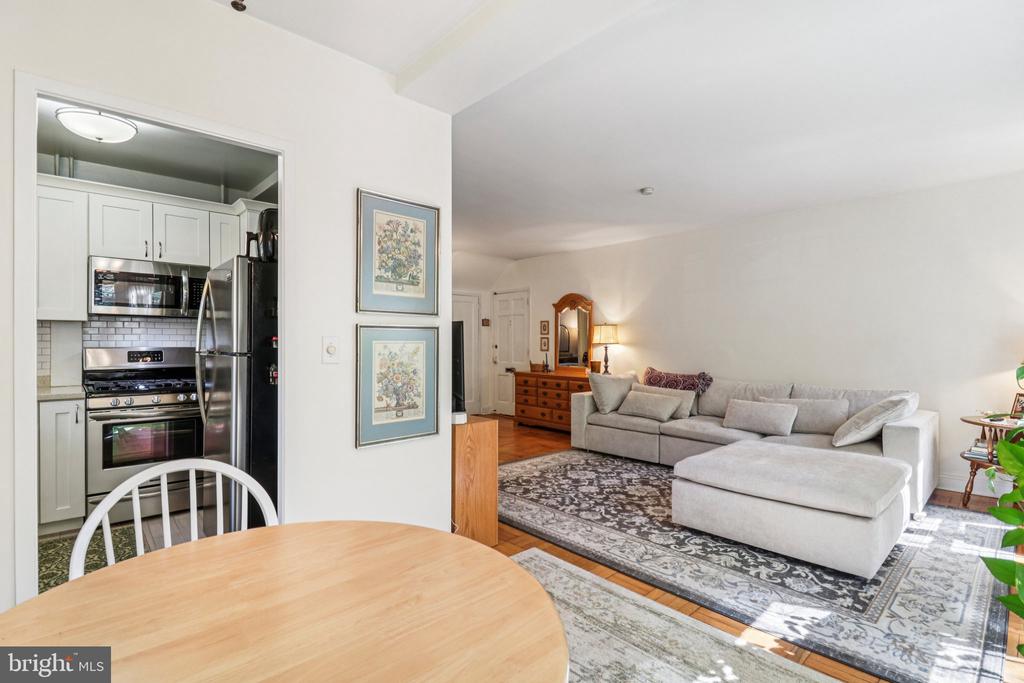 1144 VALLEY DRIVE