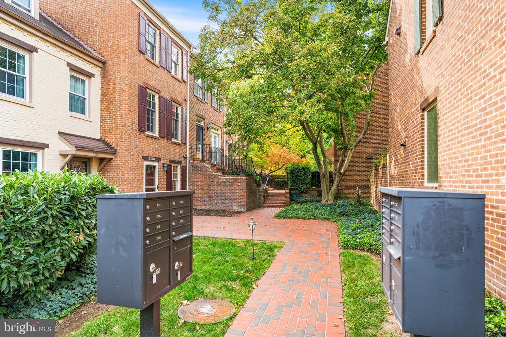 1220 MICHIGAN COURT
