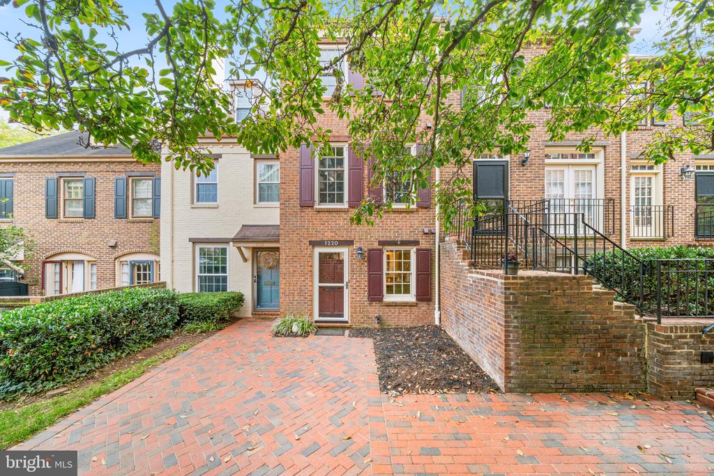 1220 MICHIGAN COURT