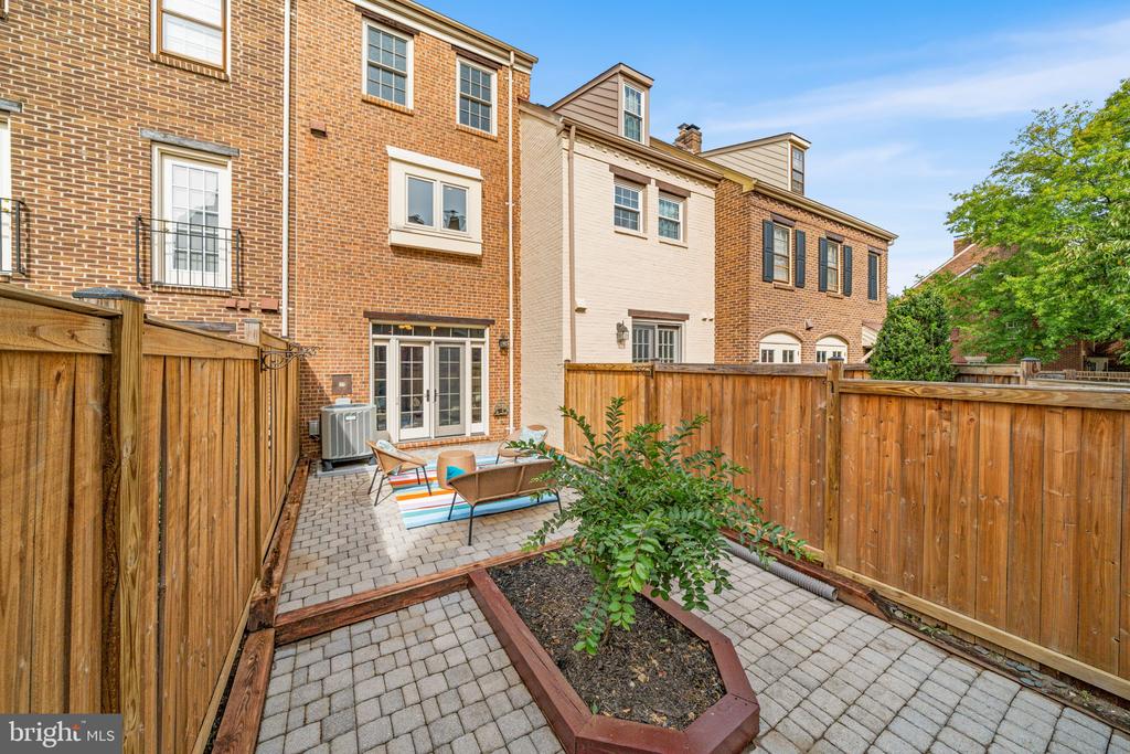 1220 MICHIGAN COURT
