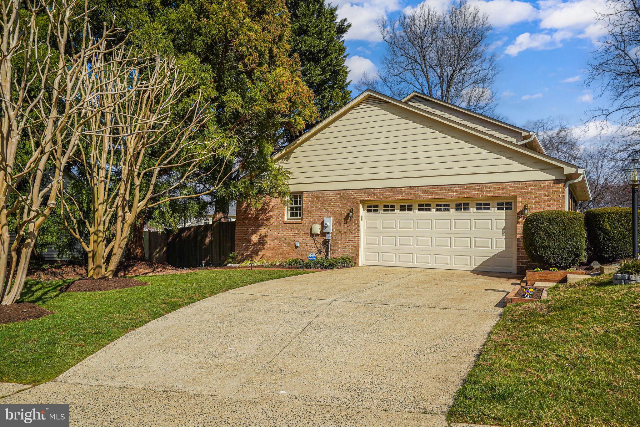 4602 Tiffin Pl