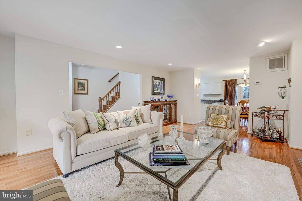 8573 Raglan Rd