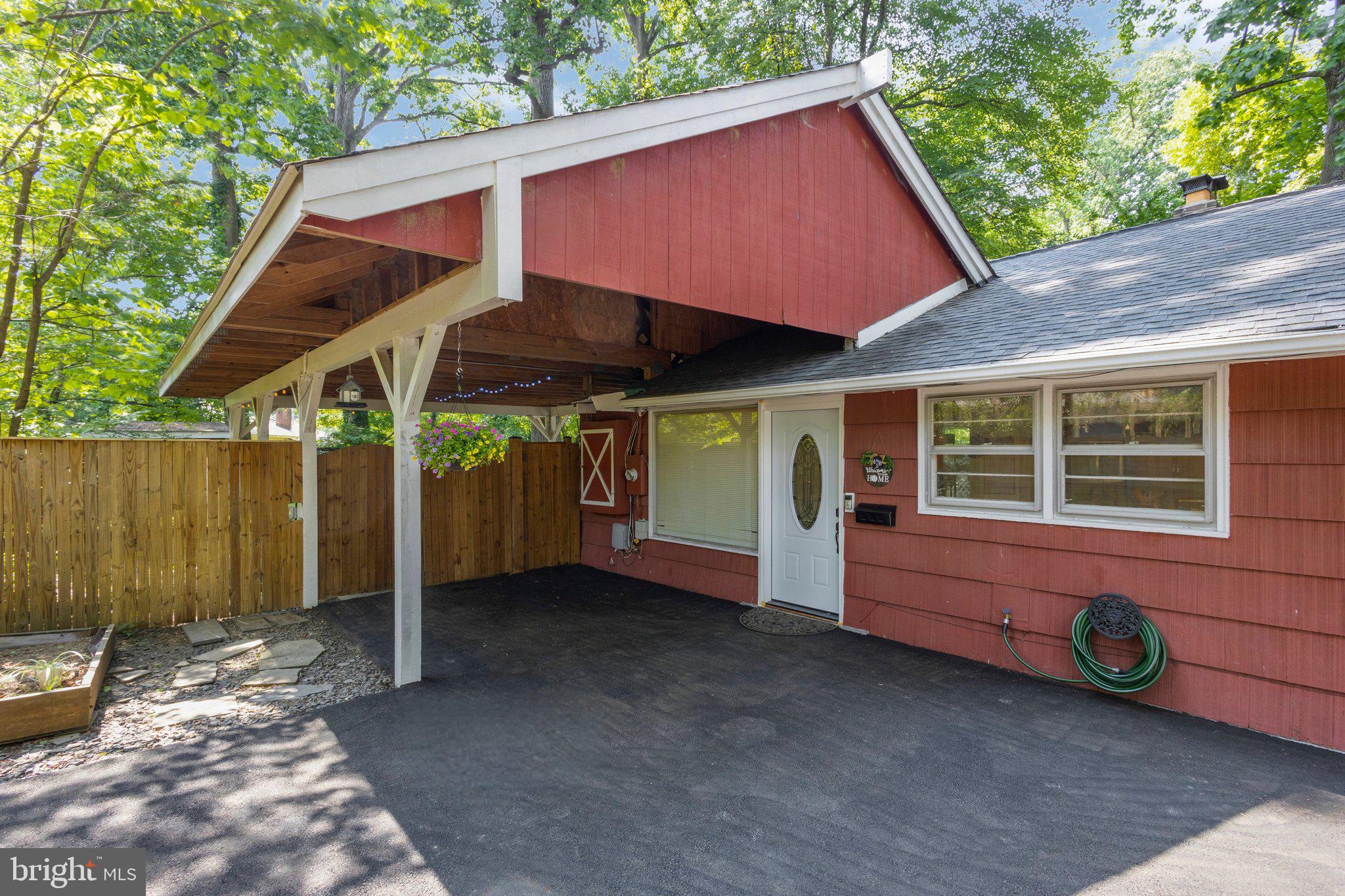 3132 Manor Rd