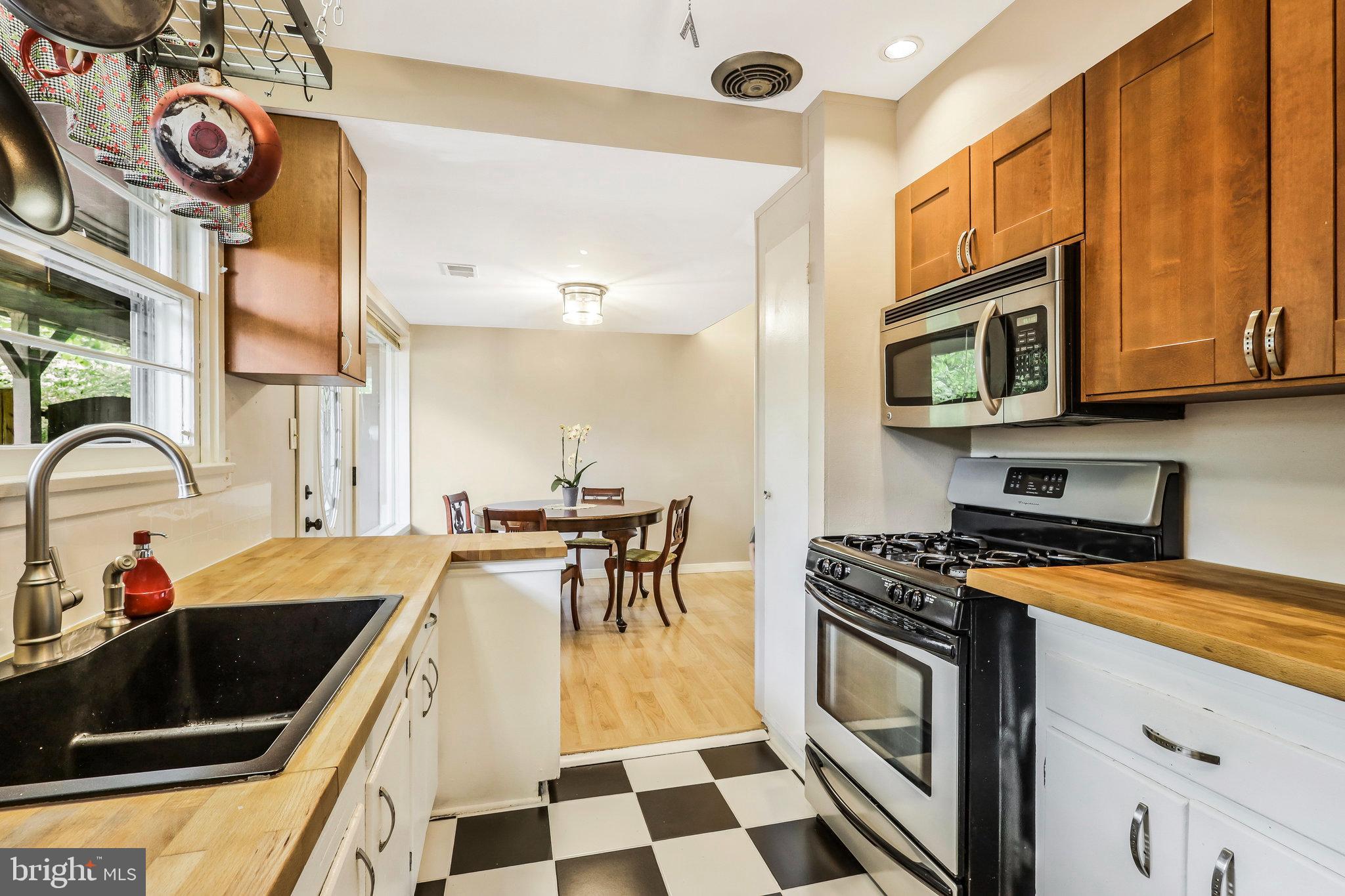 3132 Manor Rd