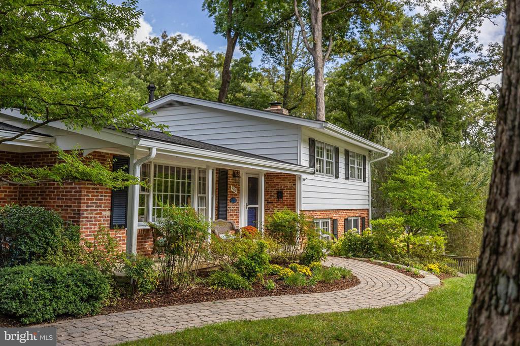 9110 Hamilton Dr